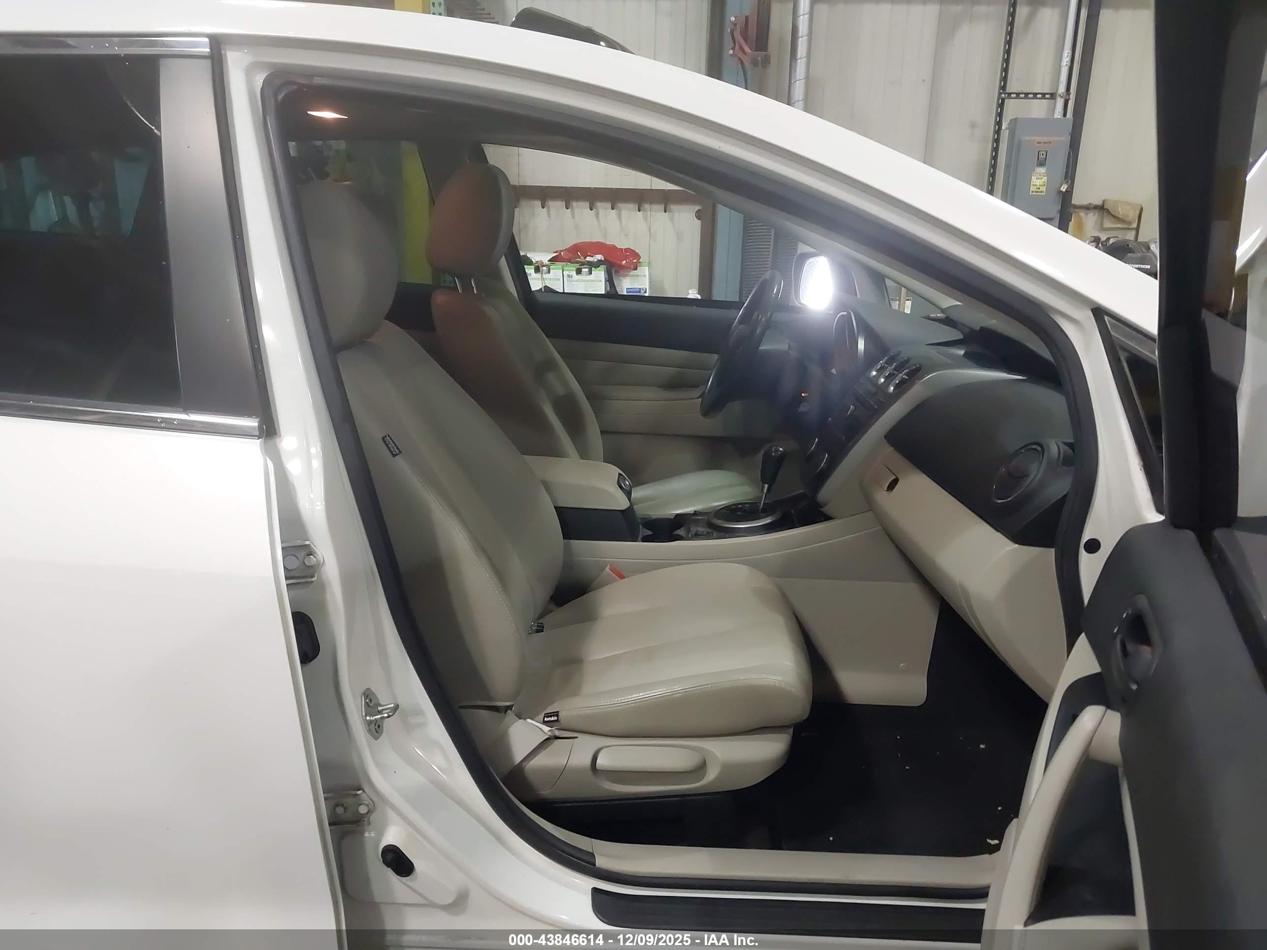 MAZDA CX-7 image 5