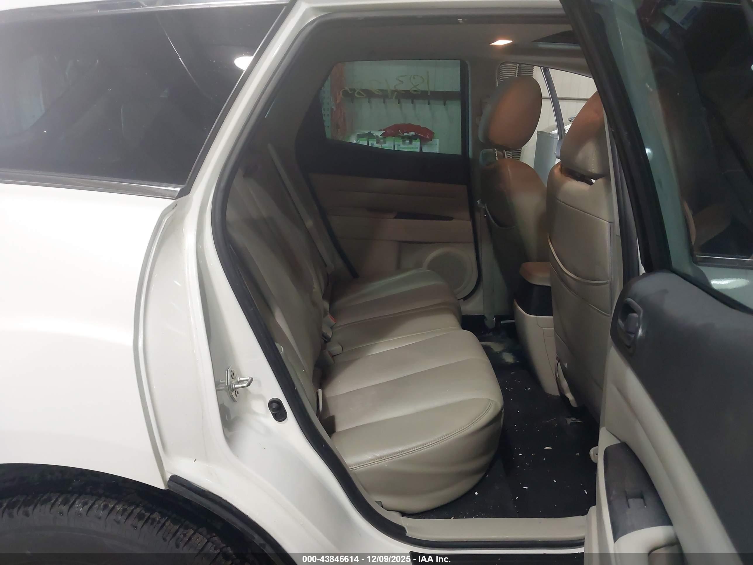MAZDA CX-7 image 8