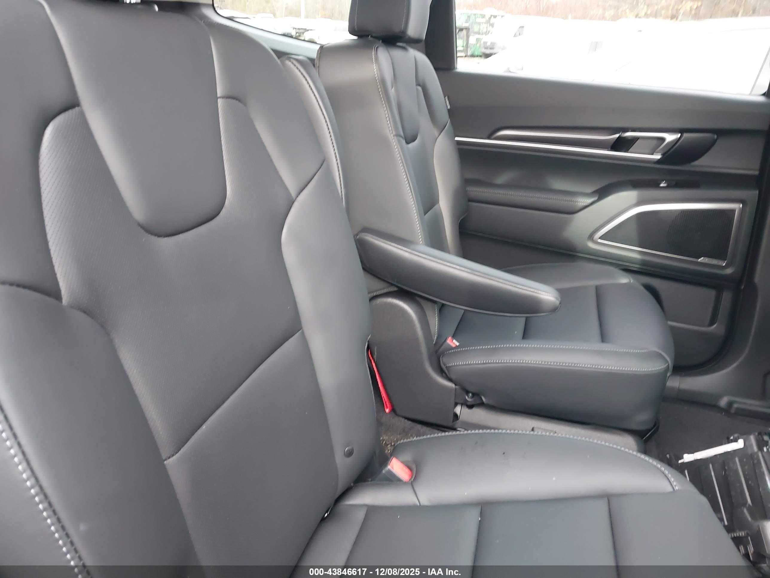 KIA TELLURIDE image 8