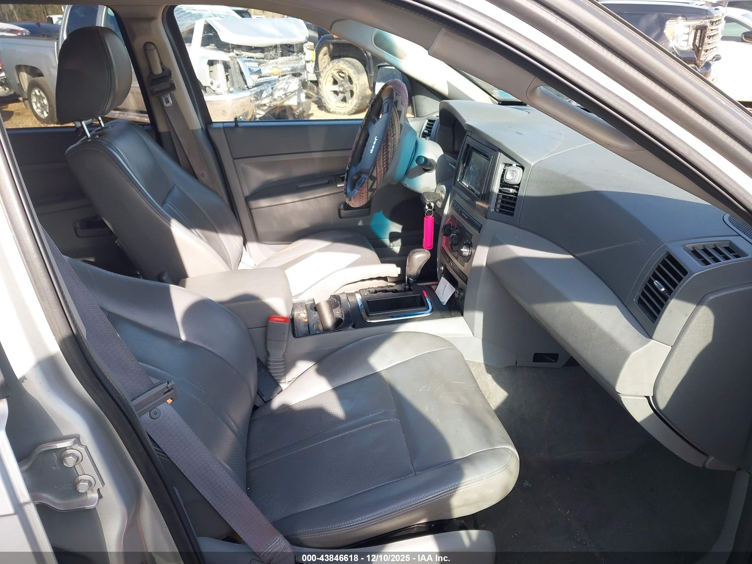 JEEP GRAND image 5