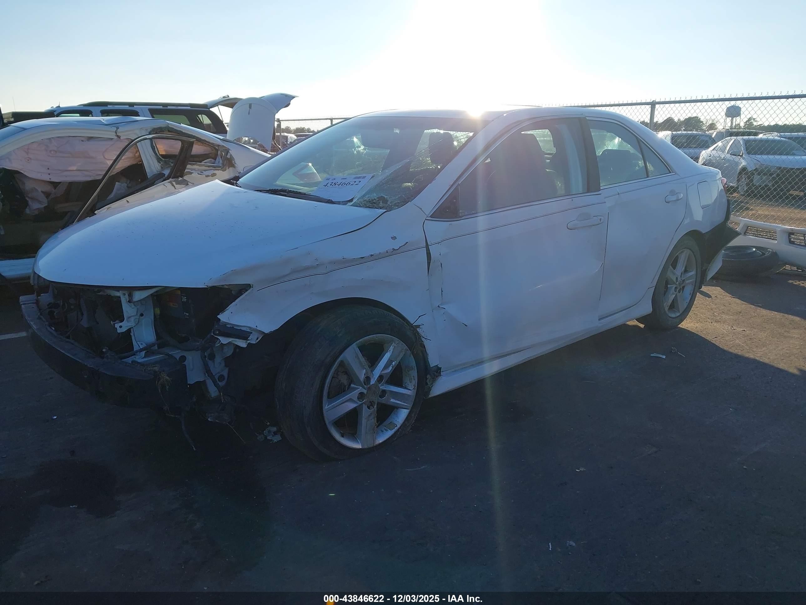 TOYOTA CAMRY image 2