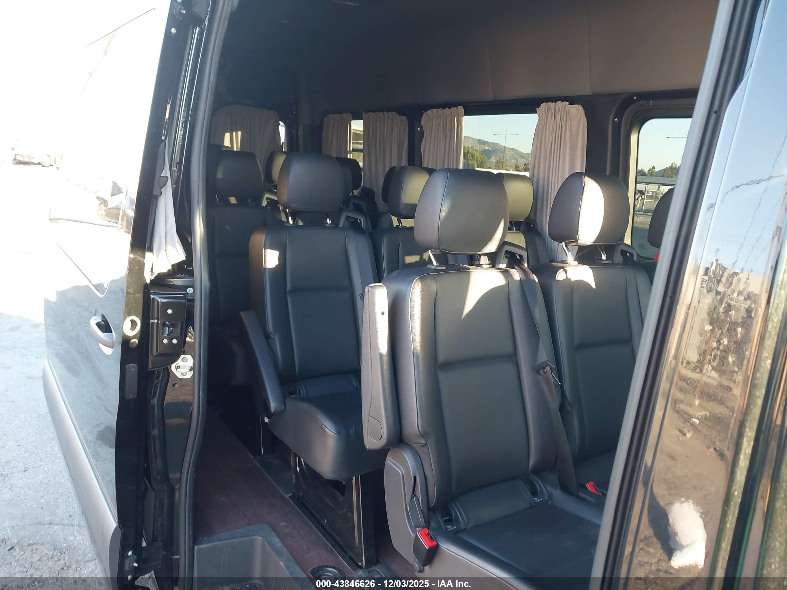MERCEDES-BENZ SPRINTER image 8