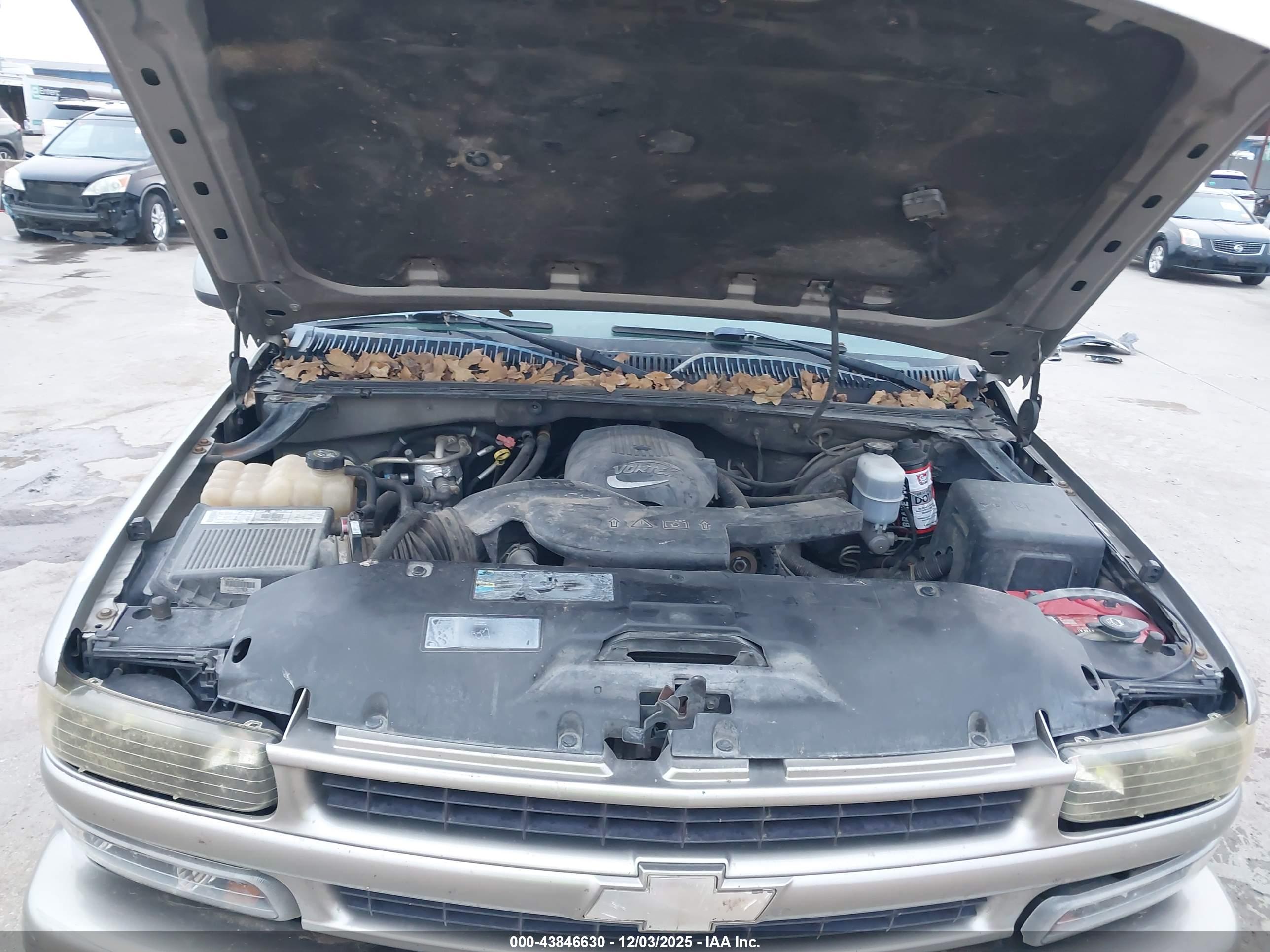 CHEVROLET TAHOE image 10