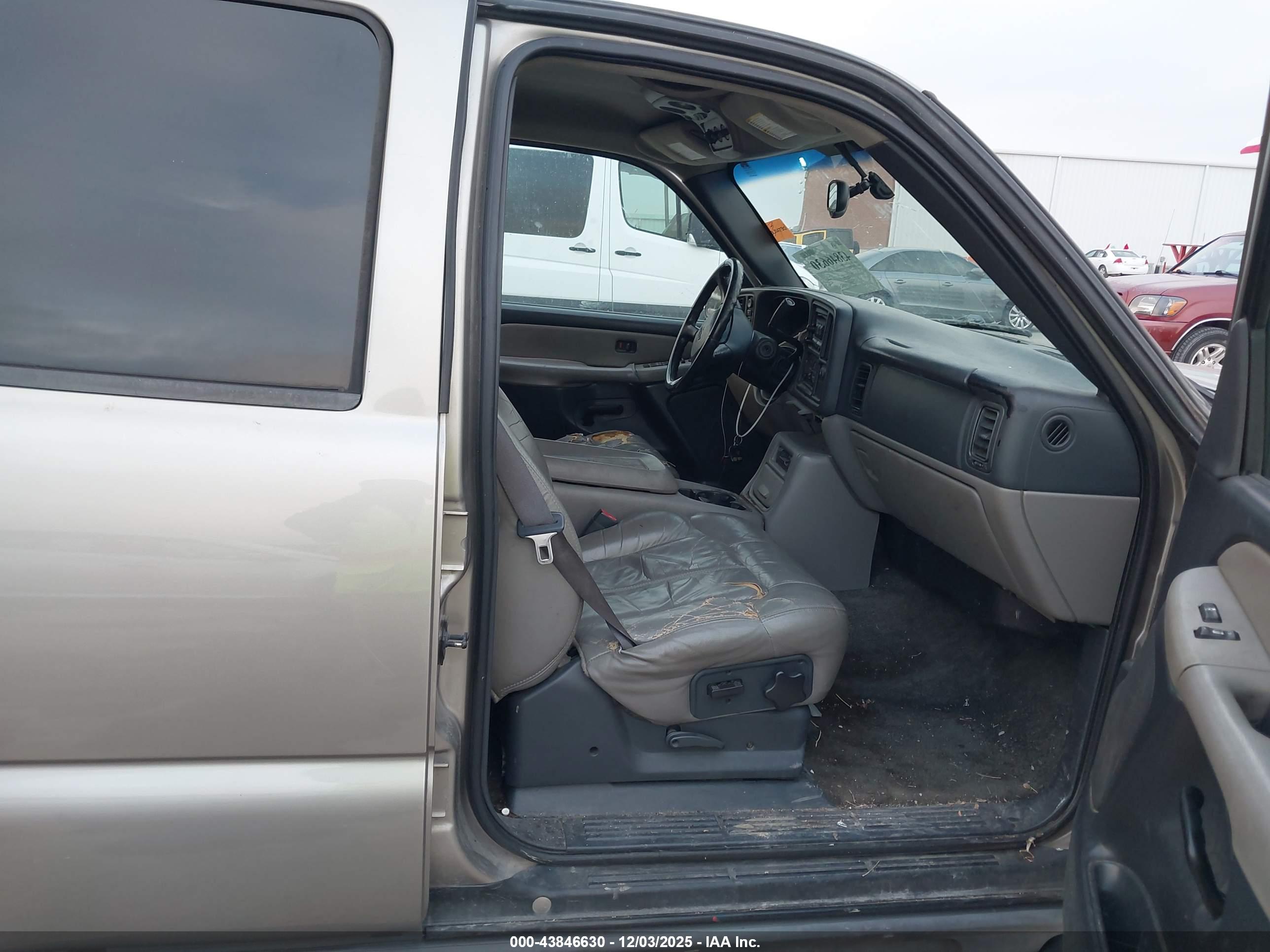 CHEVROLET TAHOE image 5