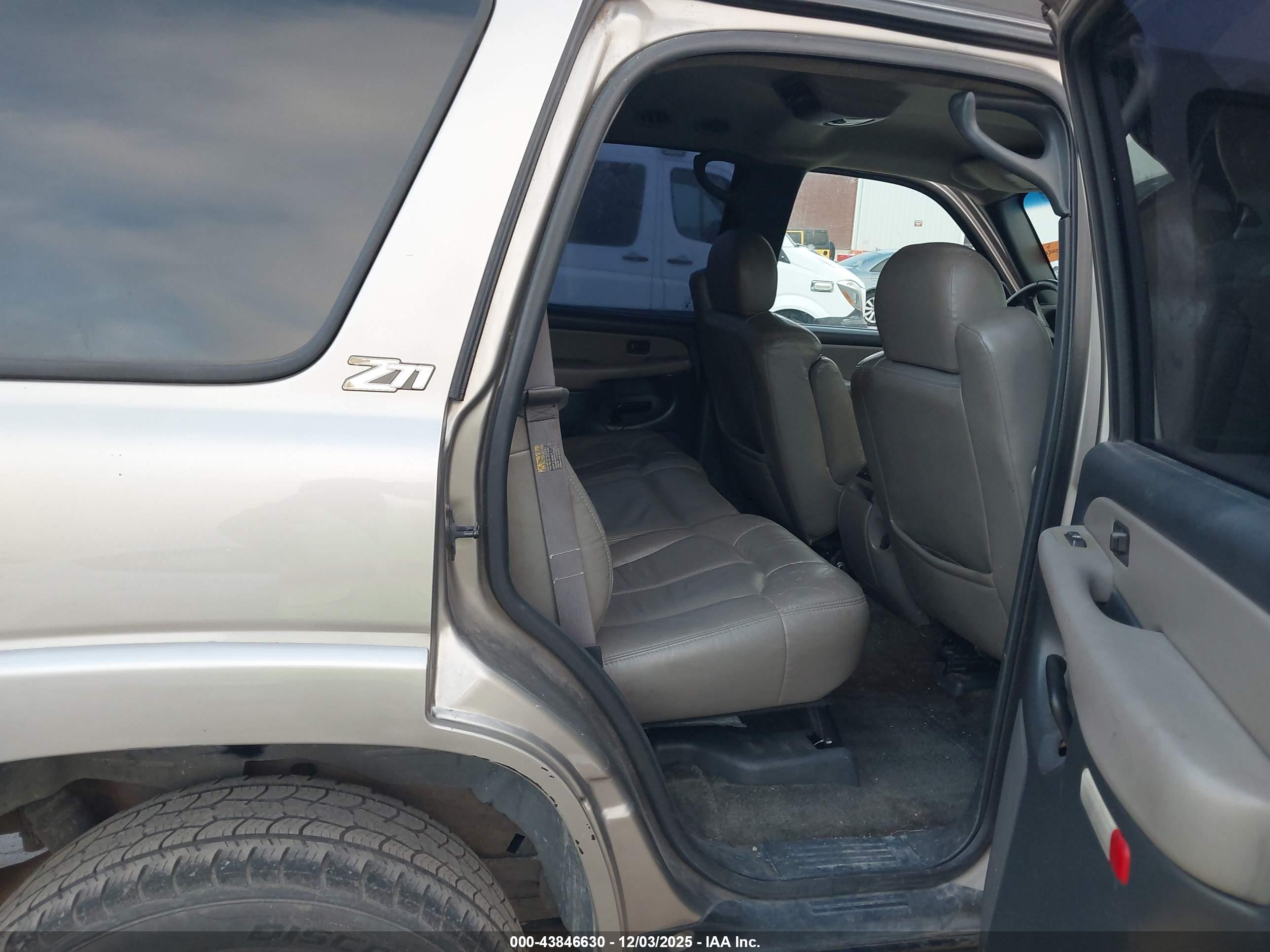 CHEVROLET TAHOE image 8