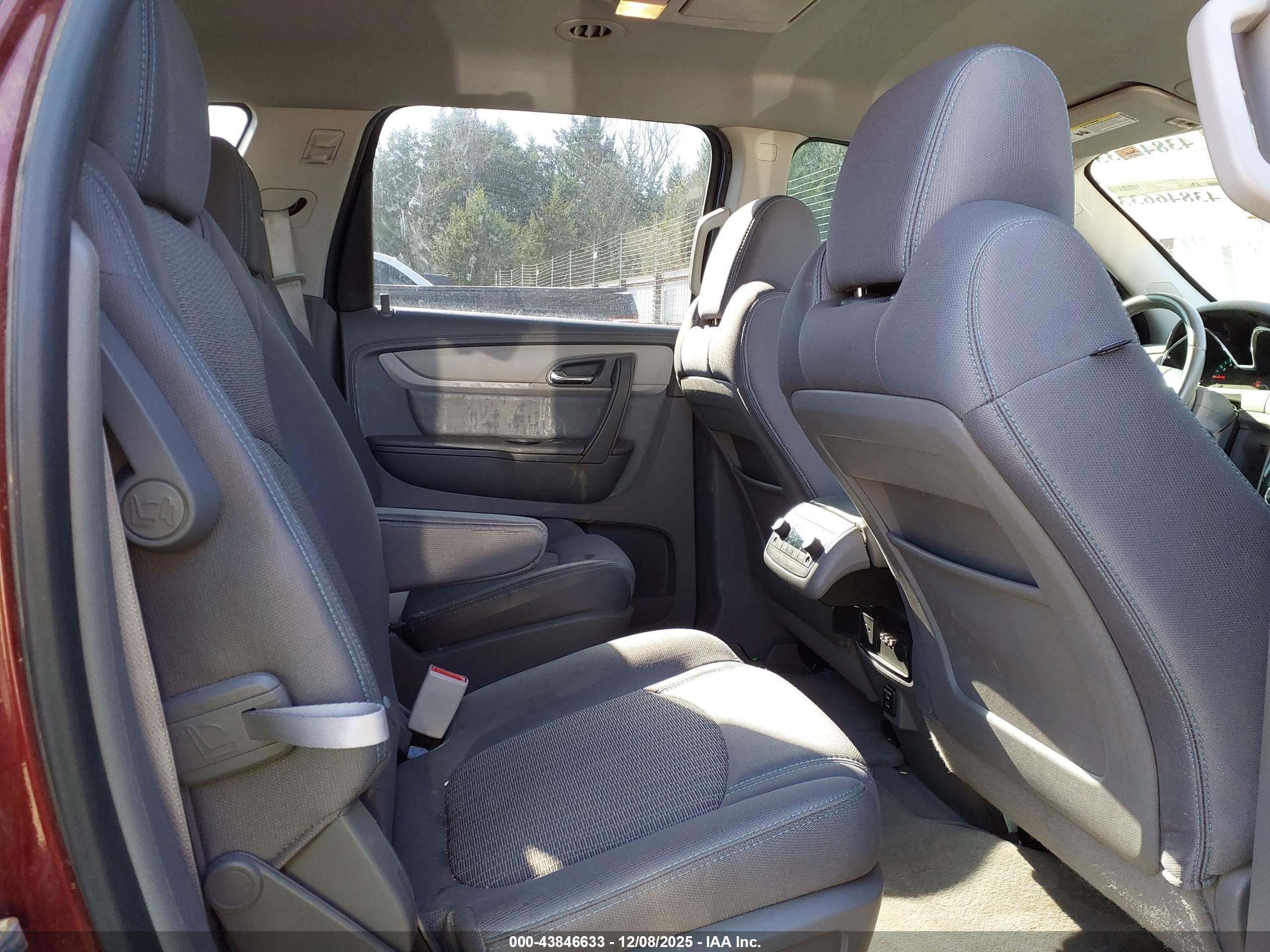 CHEVROLET TRAVERSE image 8