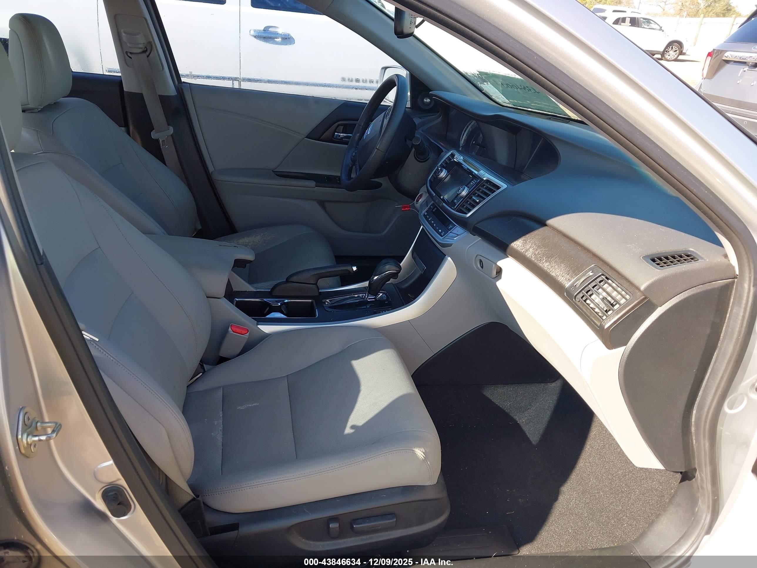HONDA ACCORD image 5