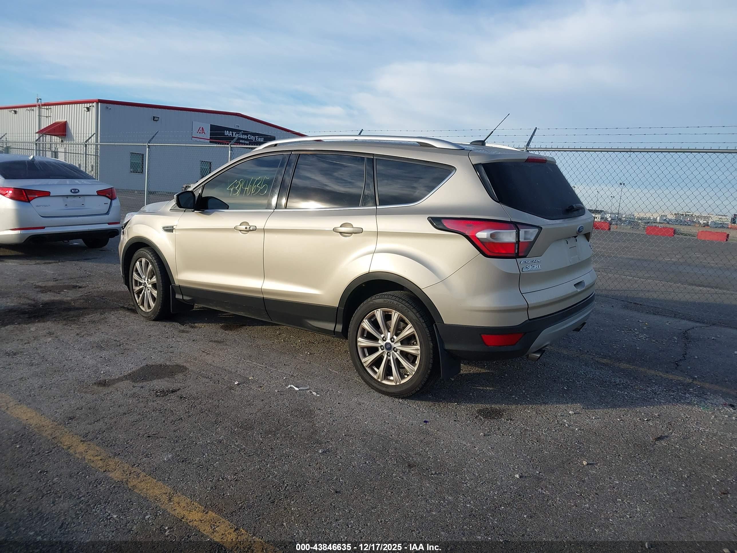FORD ESCAPE image 3