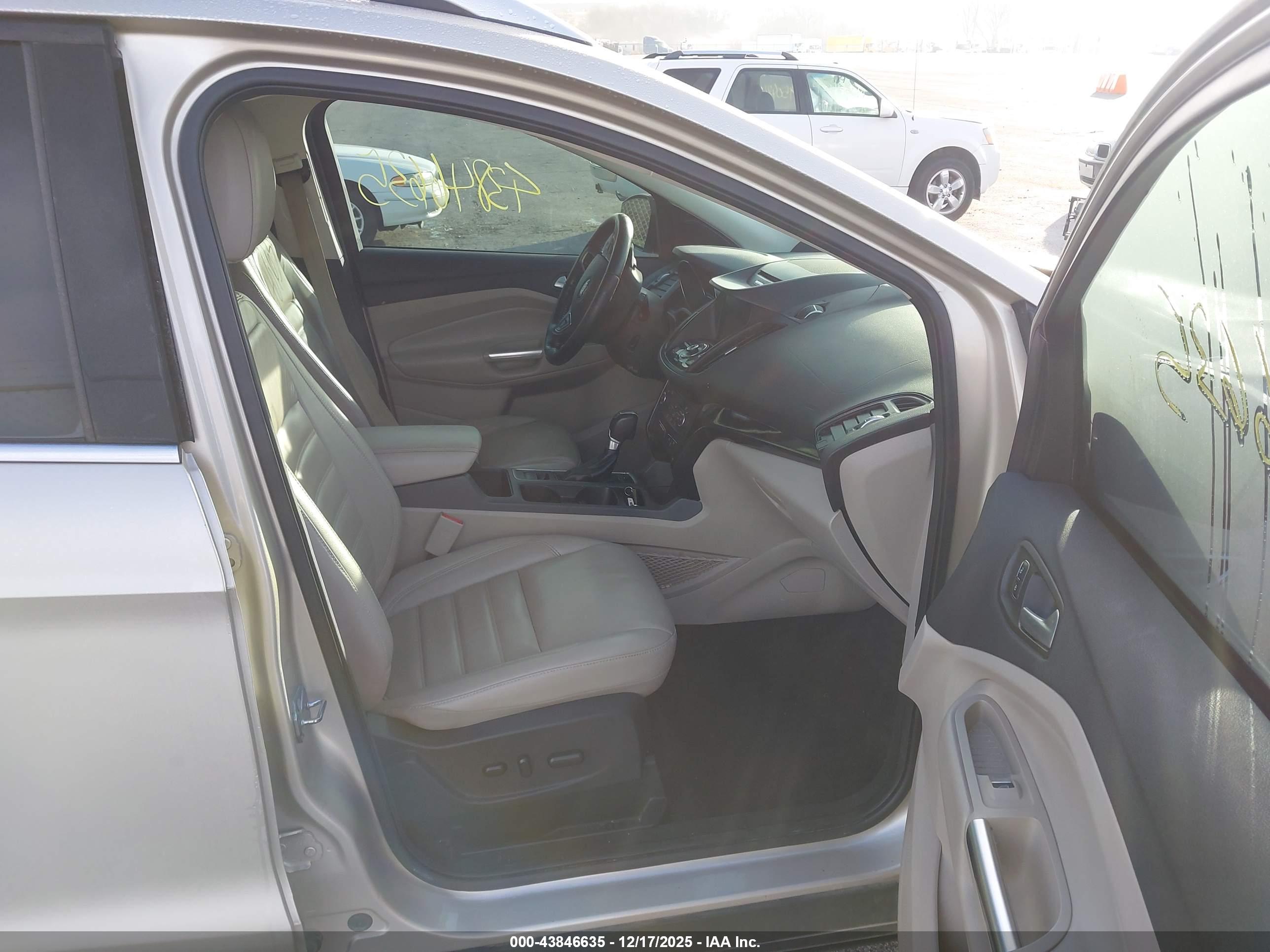 FORD ESCAPE image 5