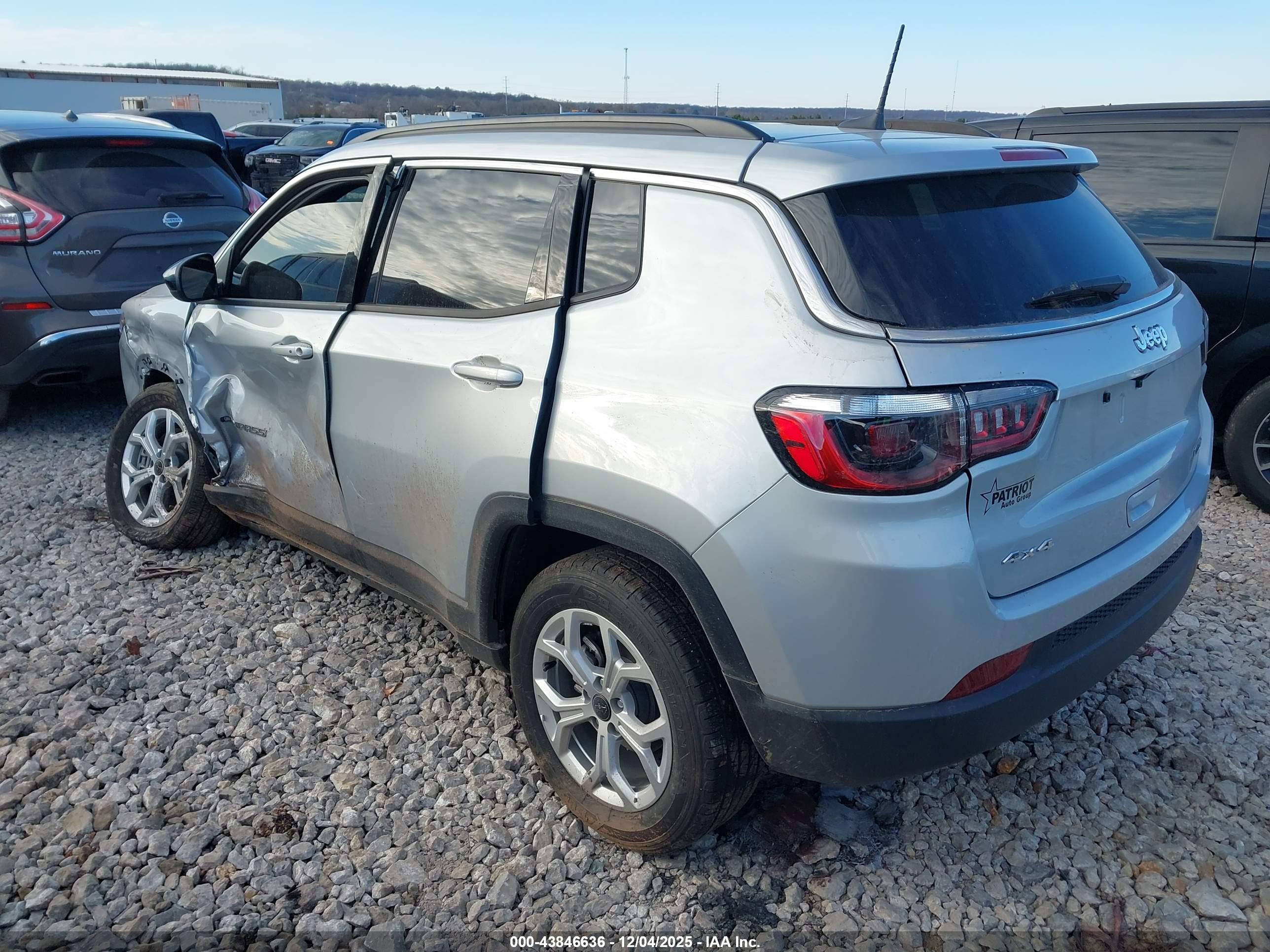 JEEP COMPASS image 3