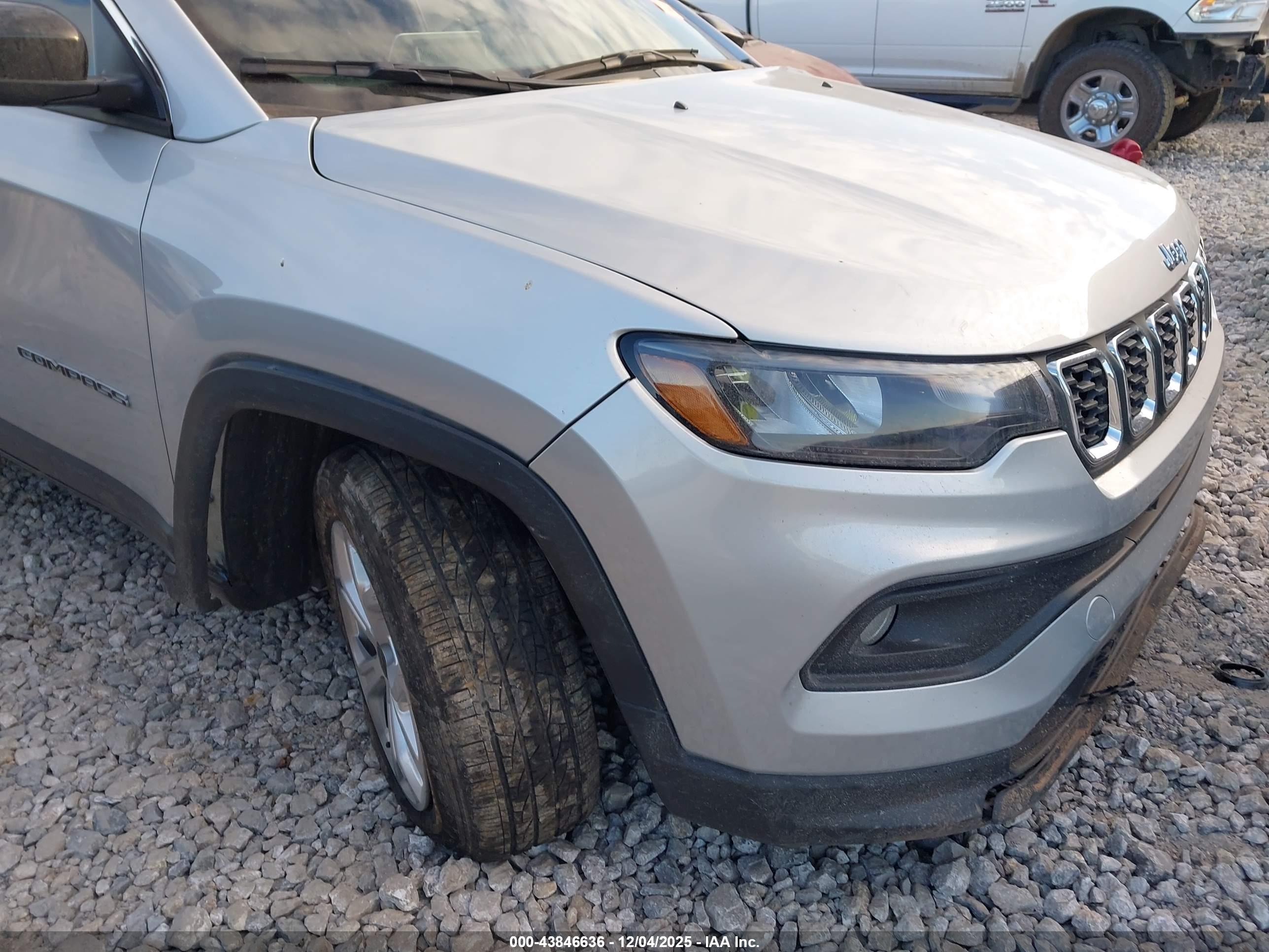 JEEP COMPASS image 6