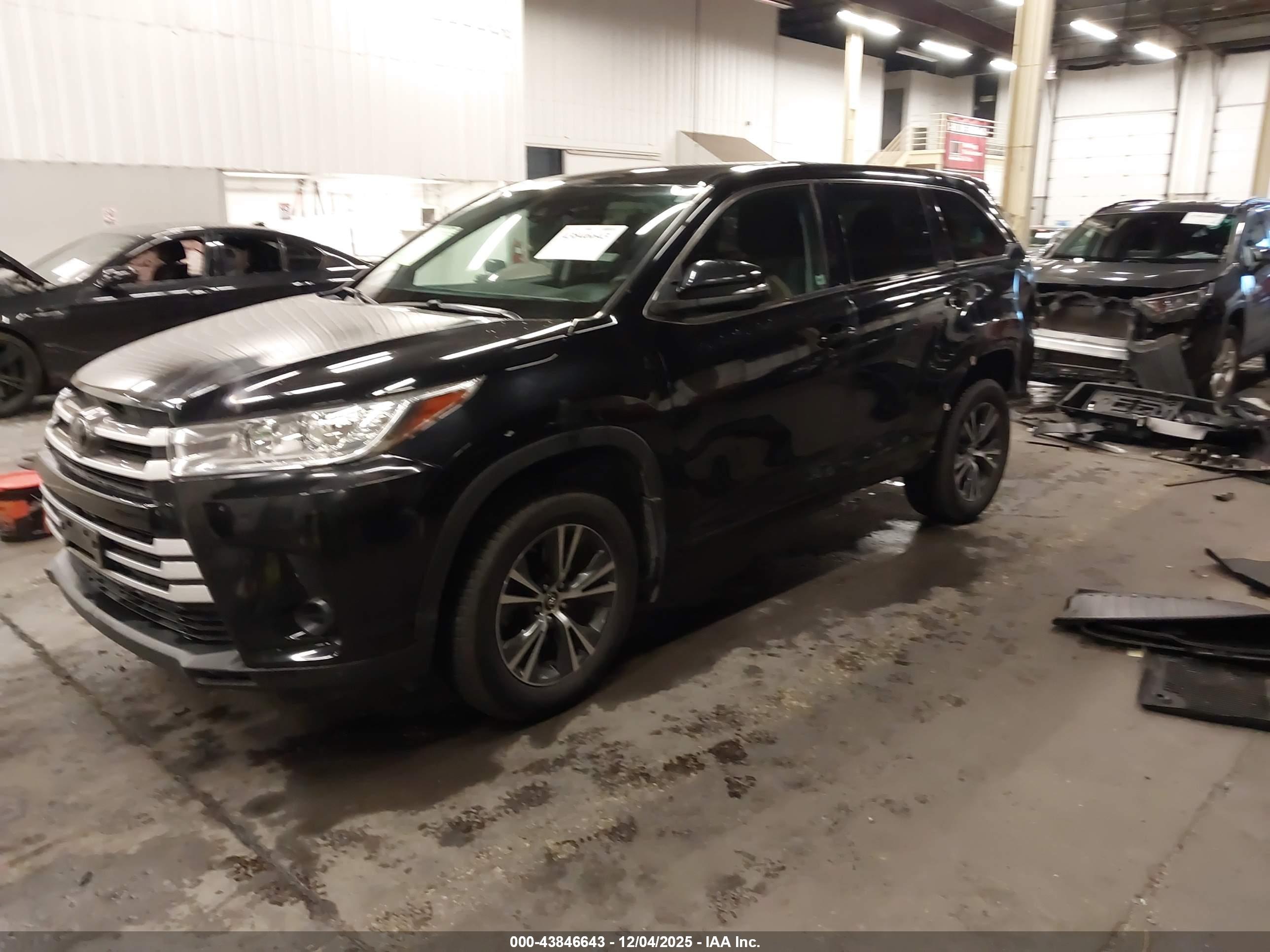 TOYOTA HIGHLANDER image 2