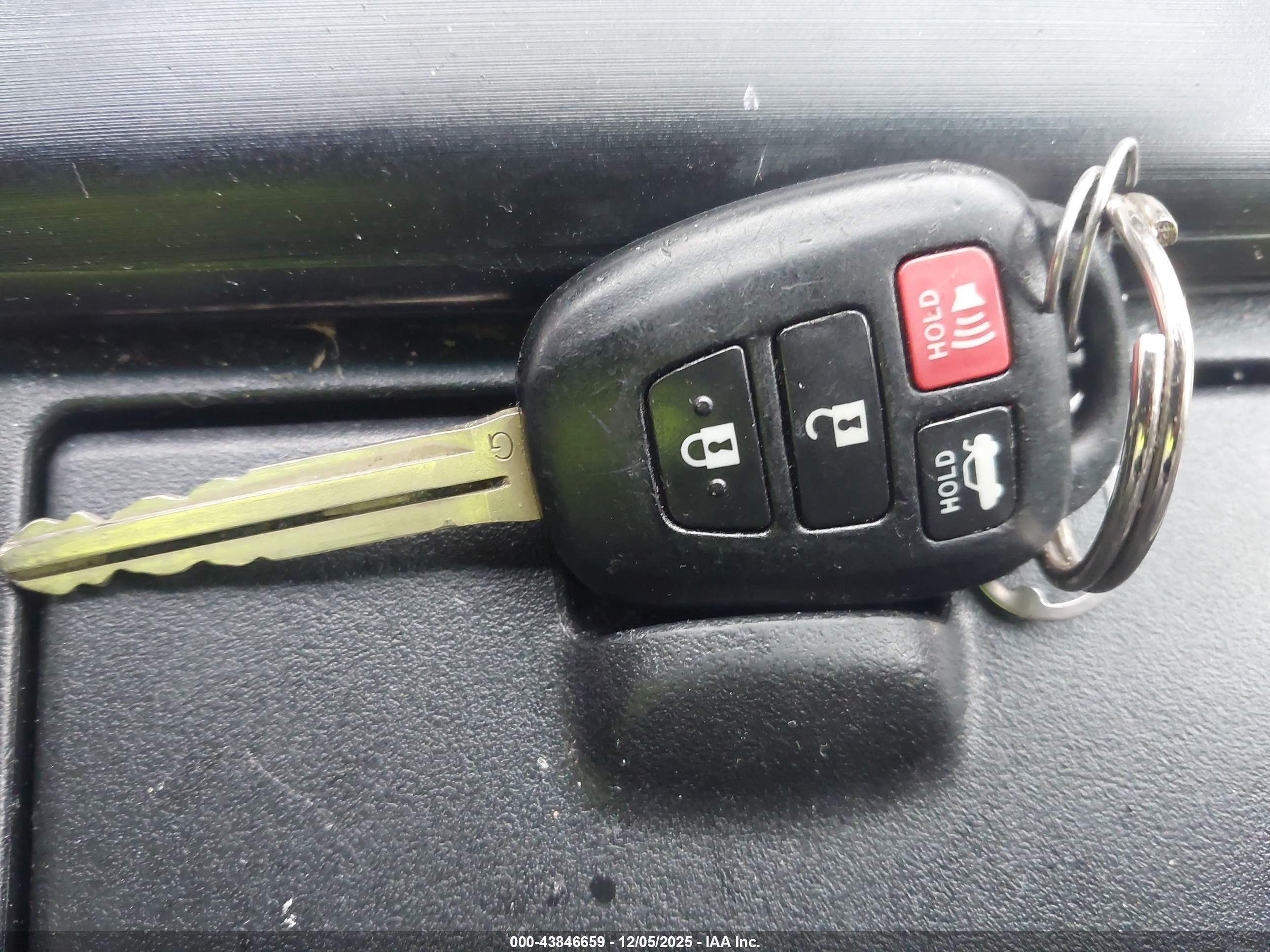 TOYOTA CAMRY image 11