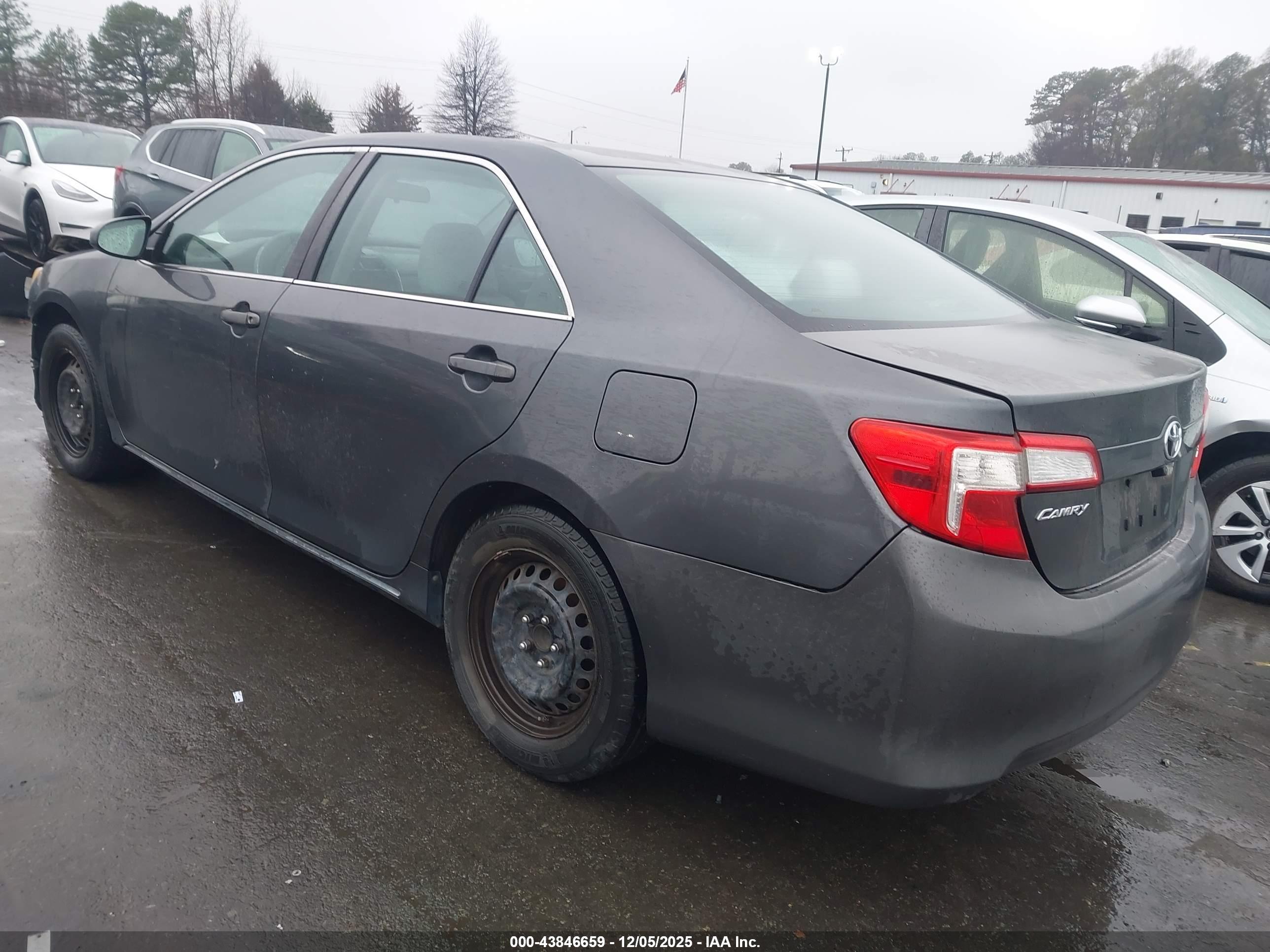 TOYOTA CAMRY image 3