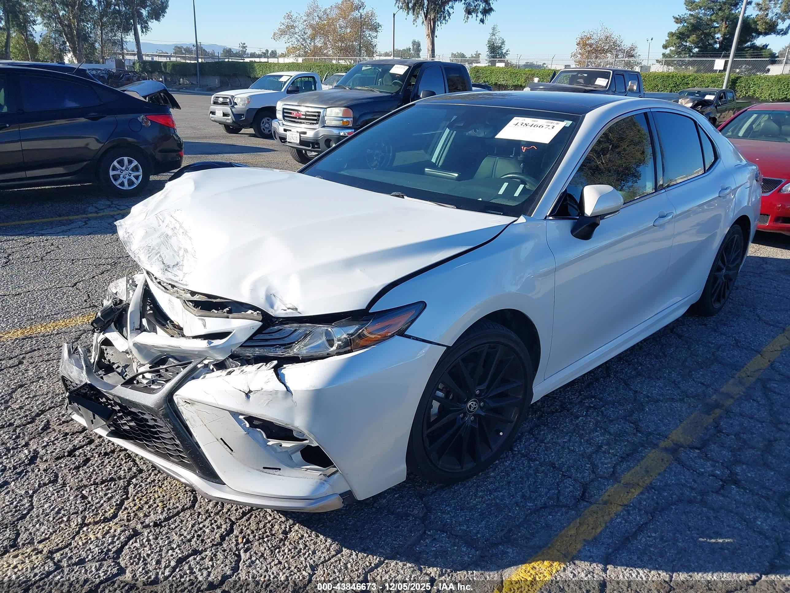 TOYOTA CAMRY image 2