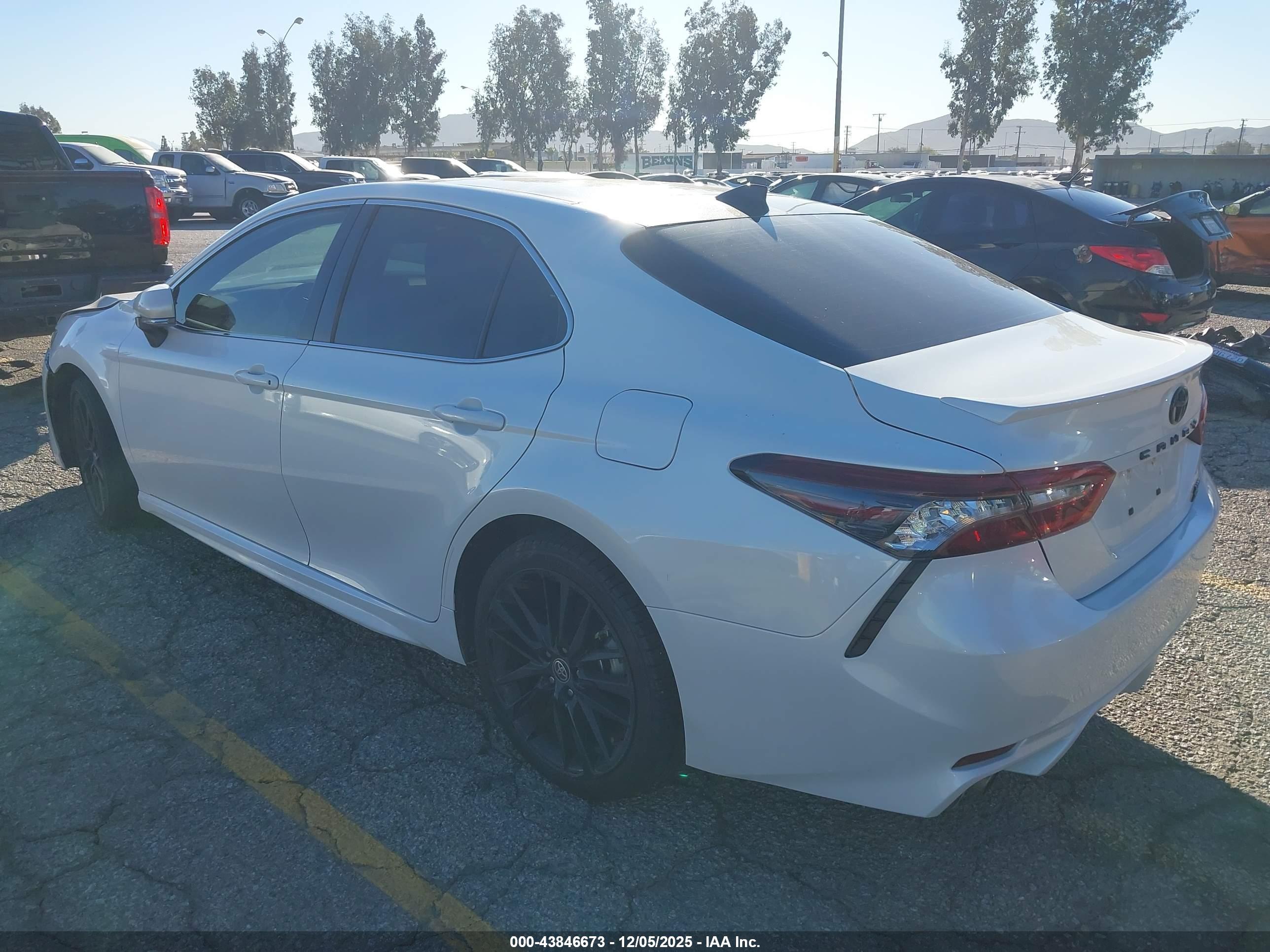TOYOTA CAMRY image 3