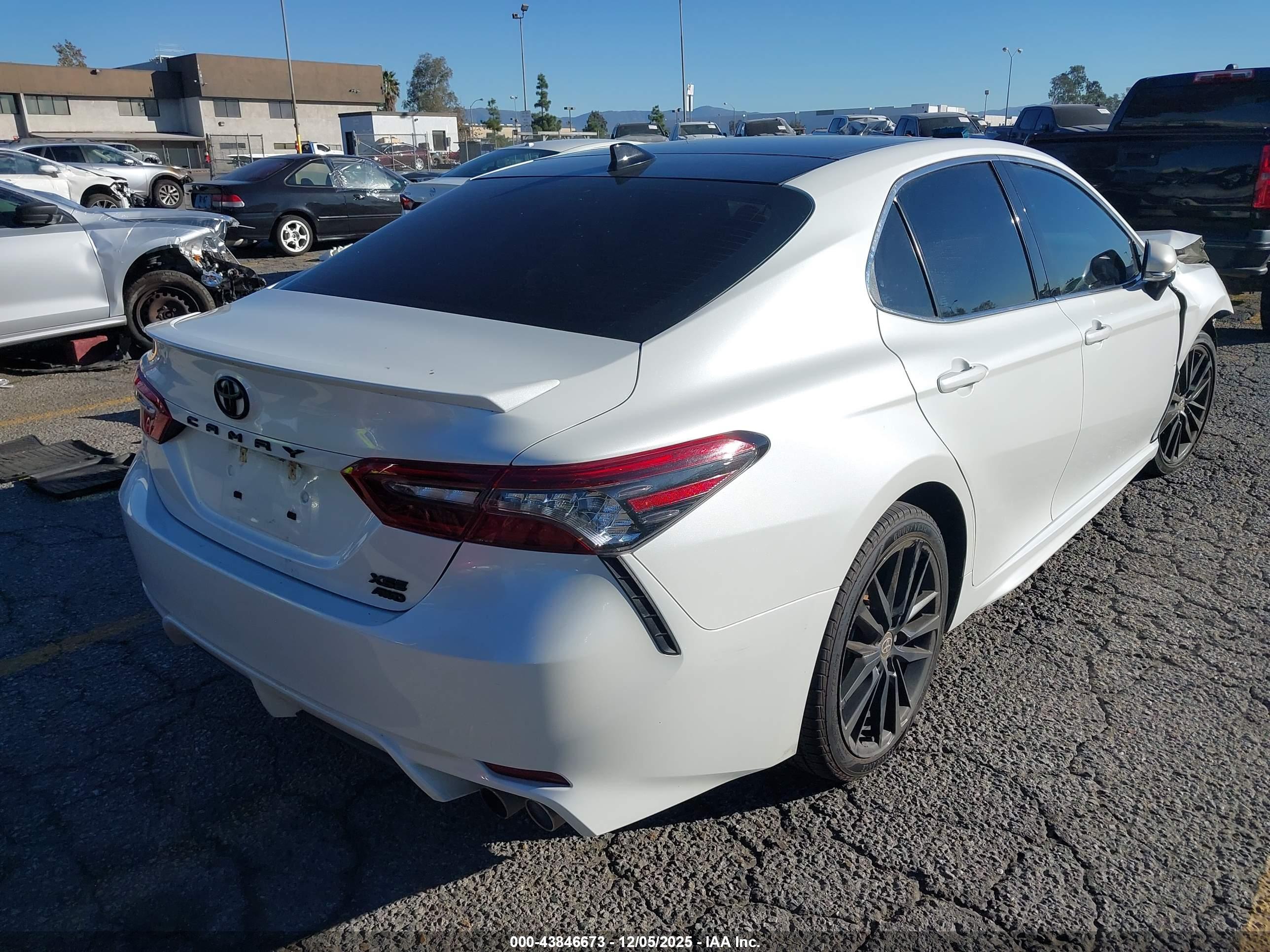 TOYOTA CAMRY image 4