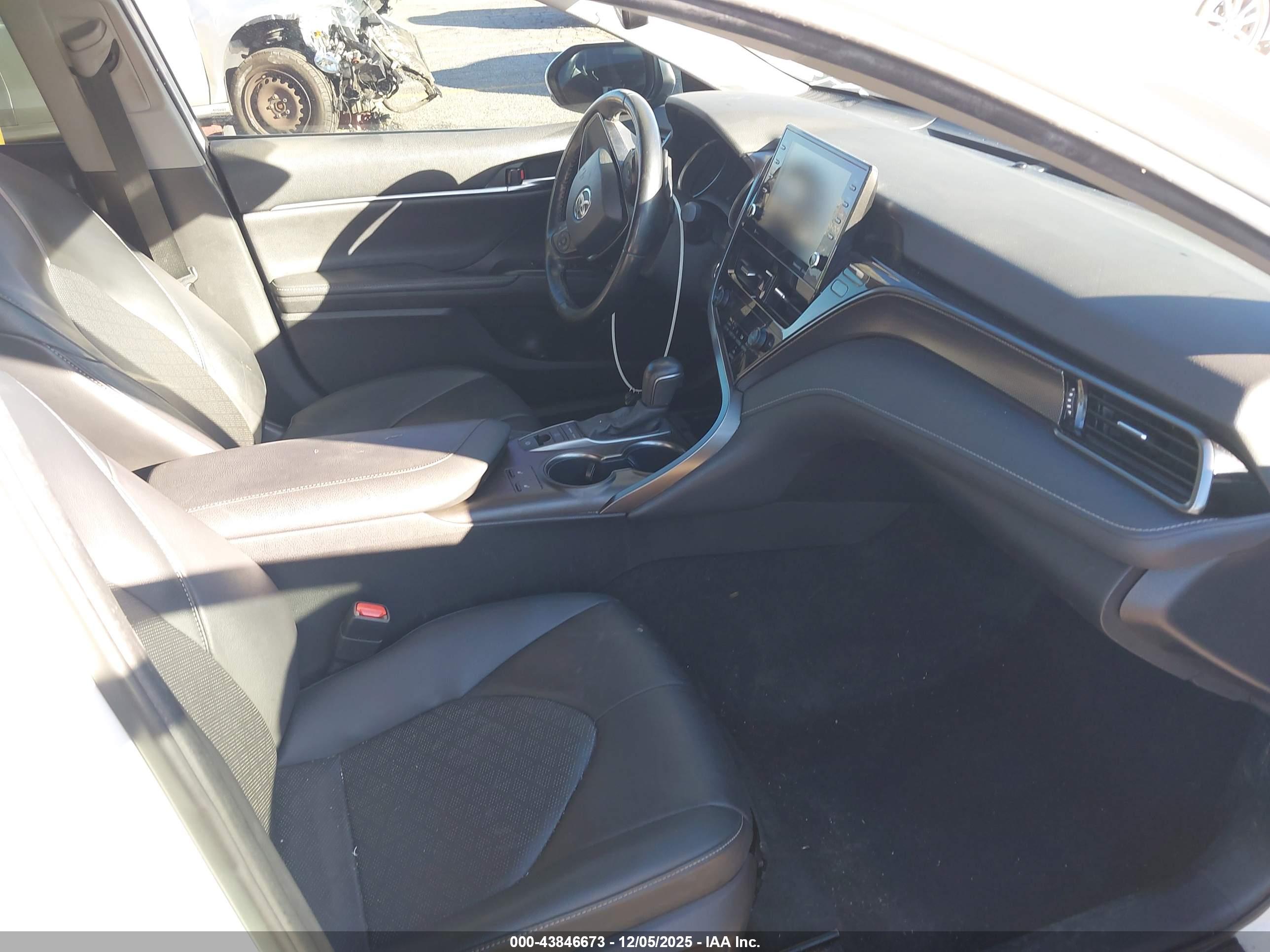 TOYOTA CAMRY image 5