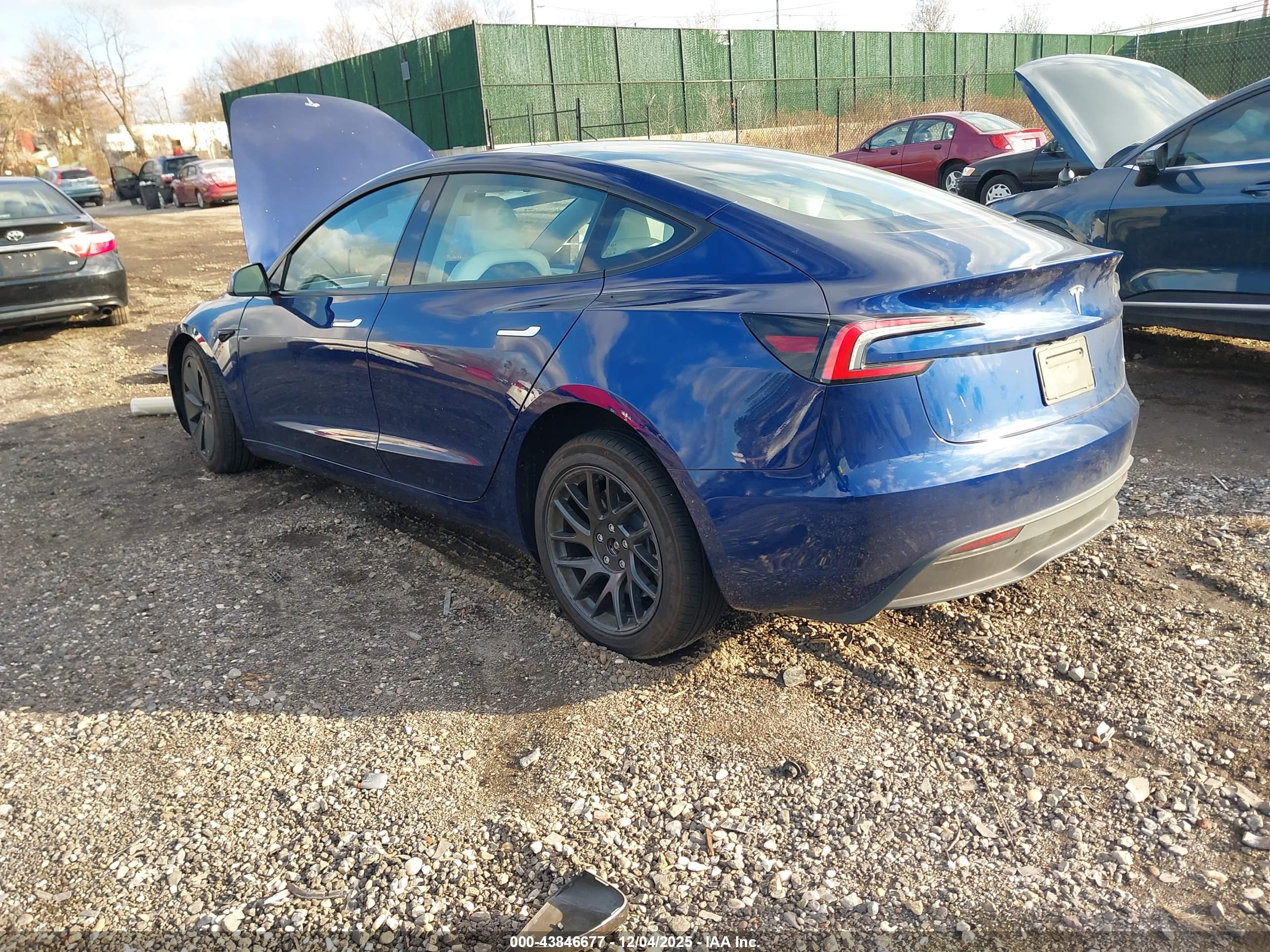 TESLA MODEL image 3