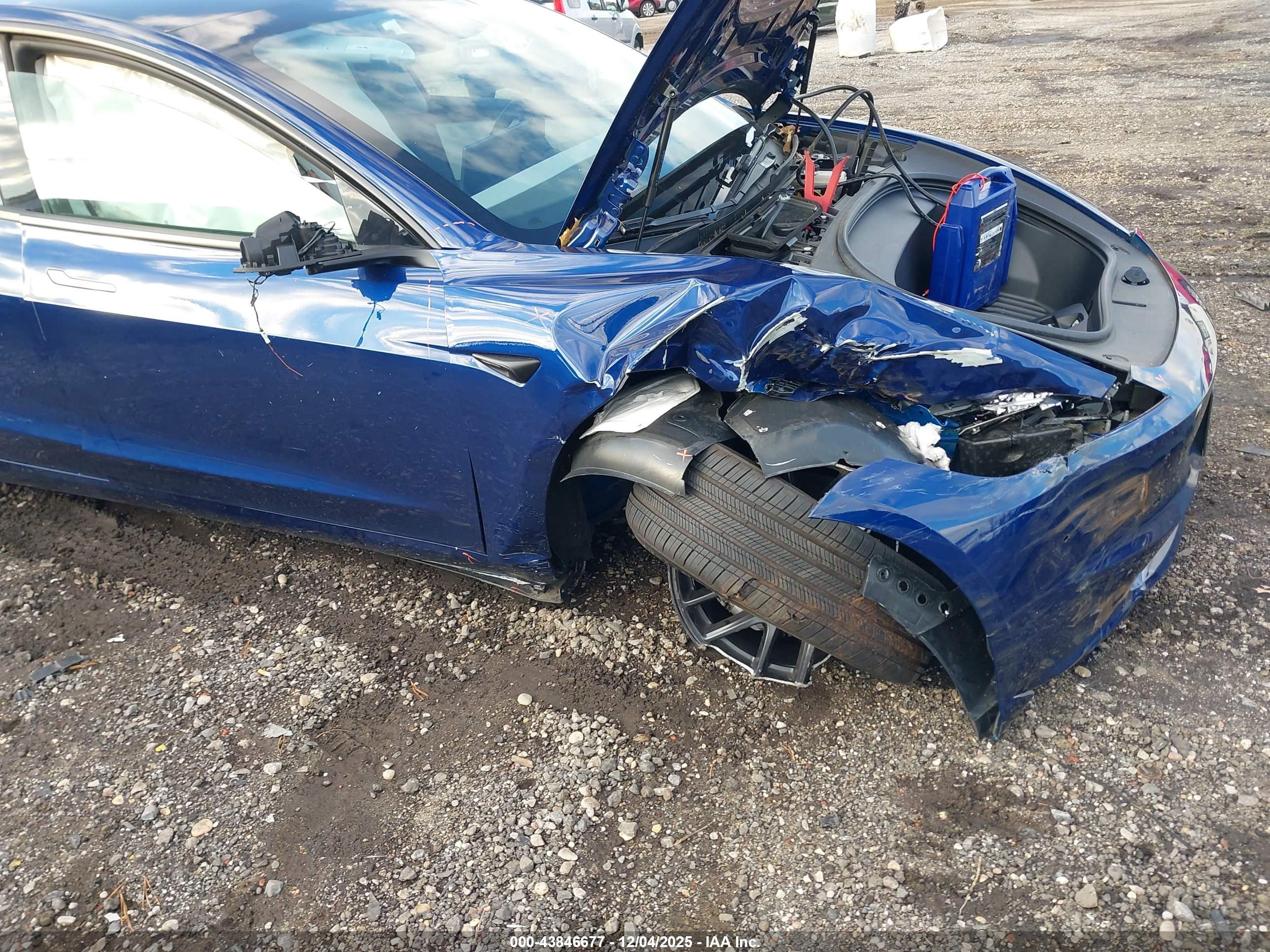 TESLA MODEL image 6