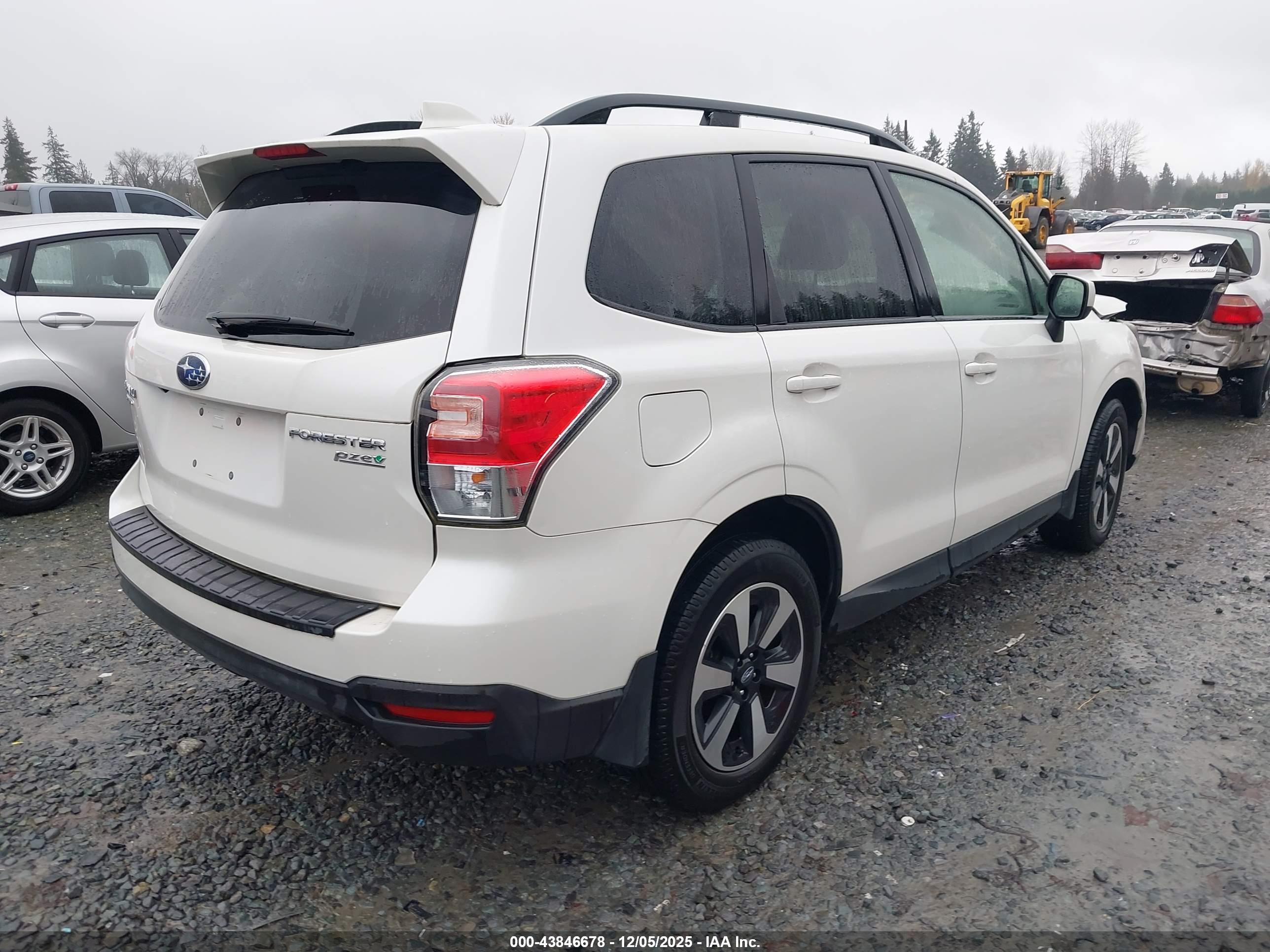 SUBARU FORESTER image 4