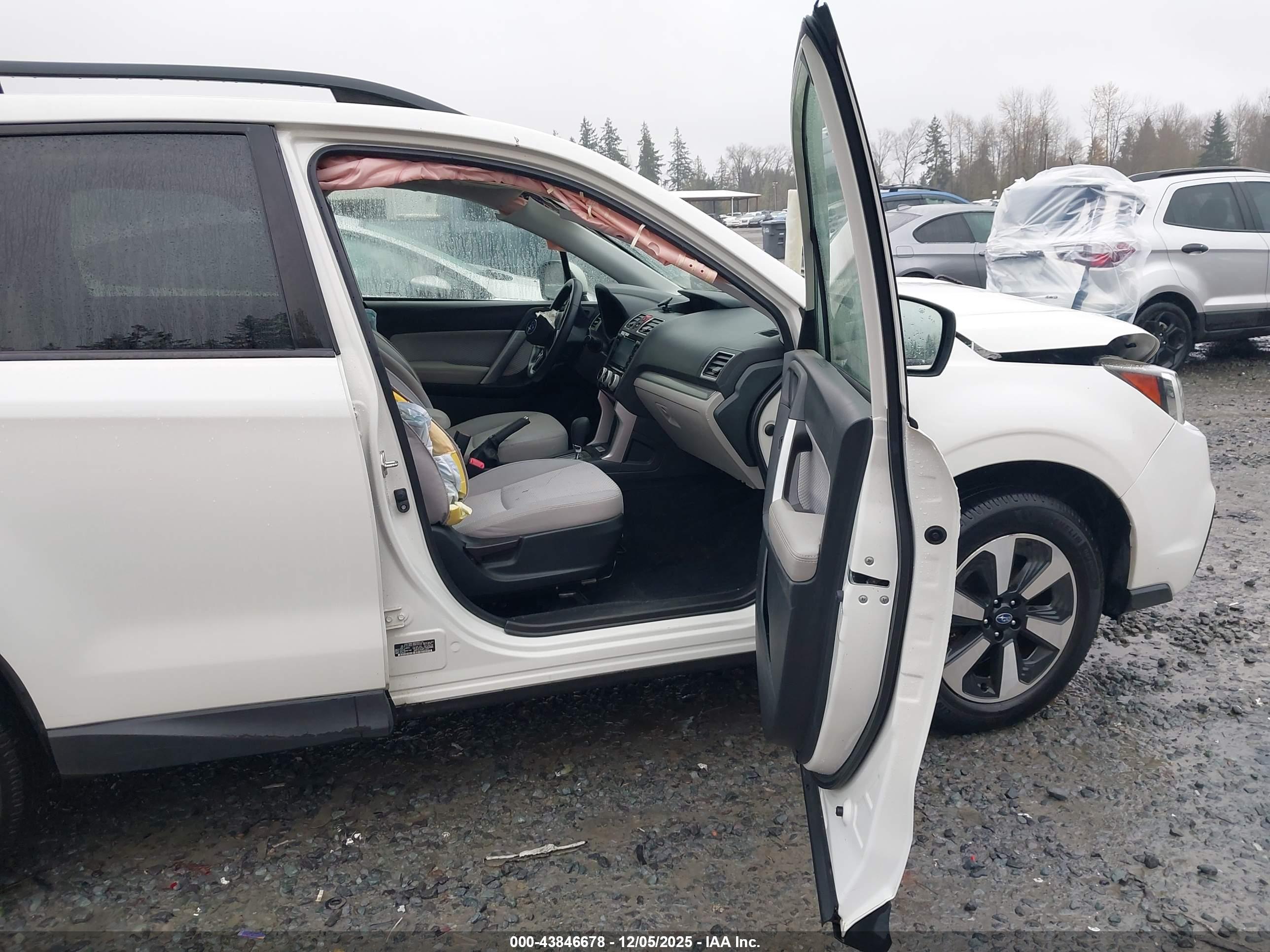 SUBARU FORESTER image 5