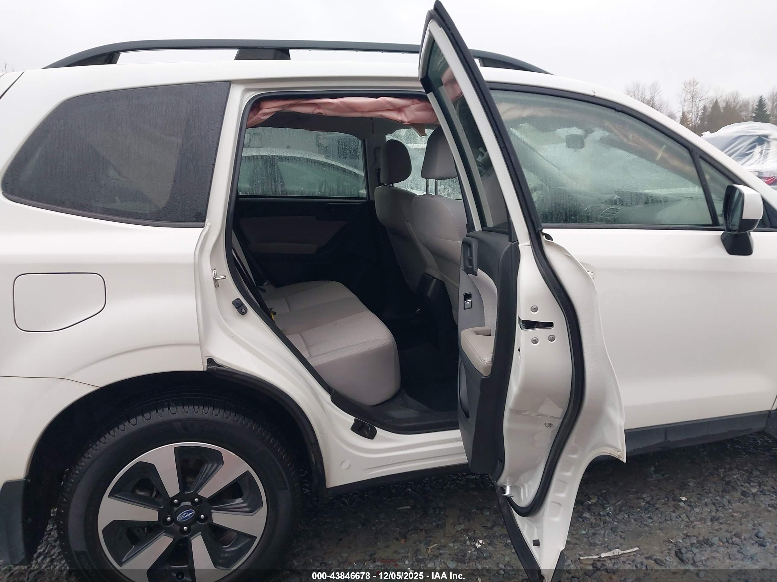 SUBARU FORESTER image 8