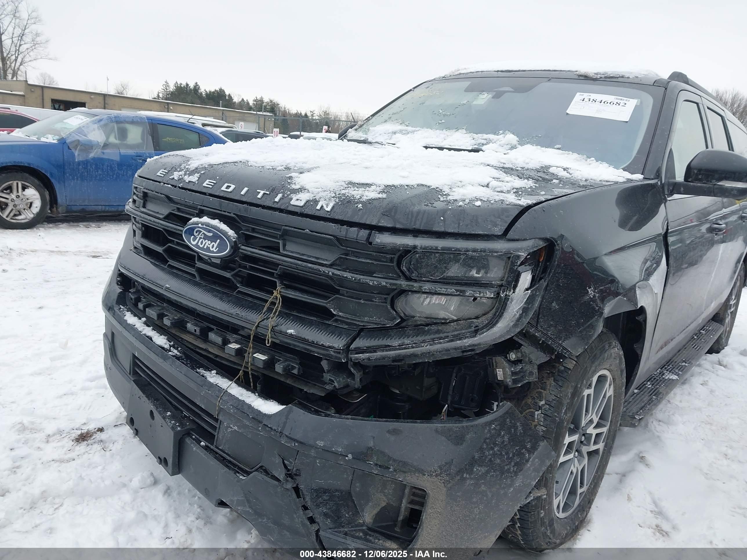 FORD EXPEDITION image 6