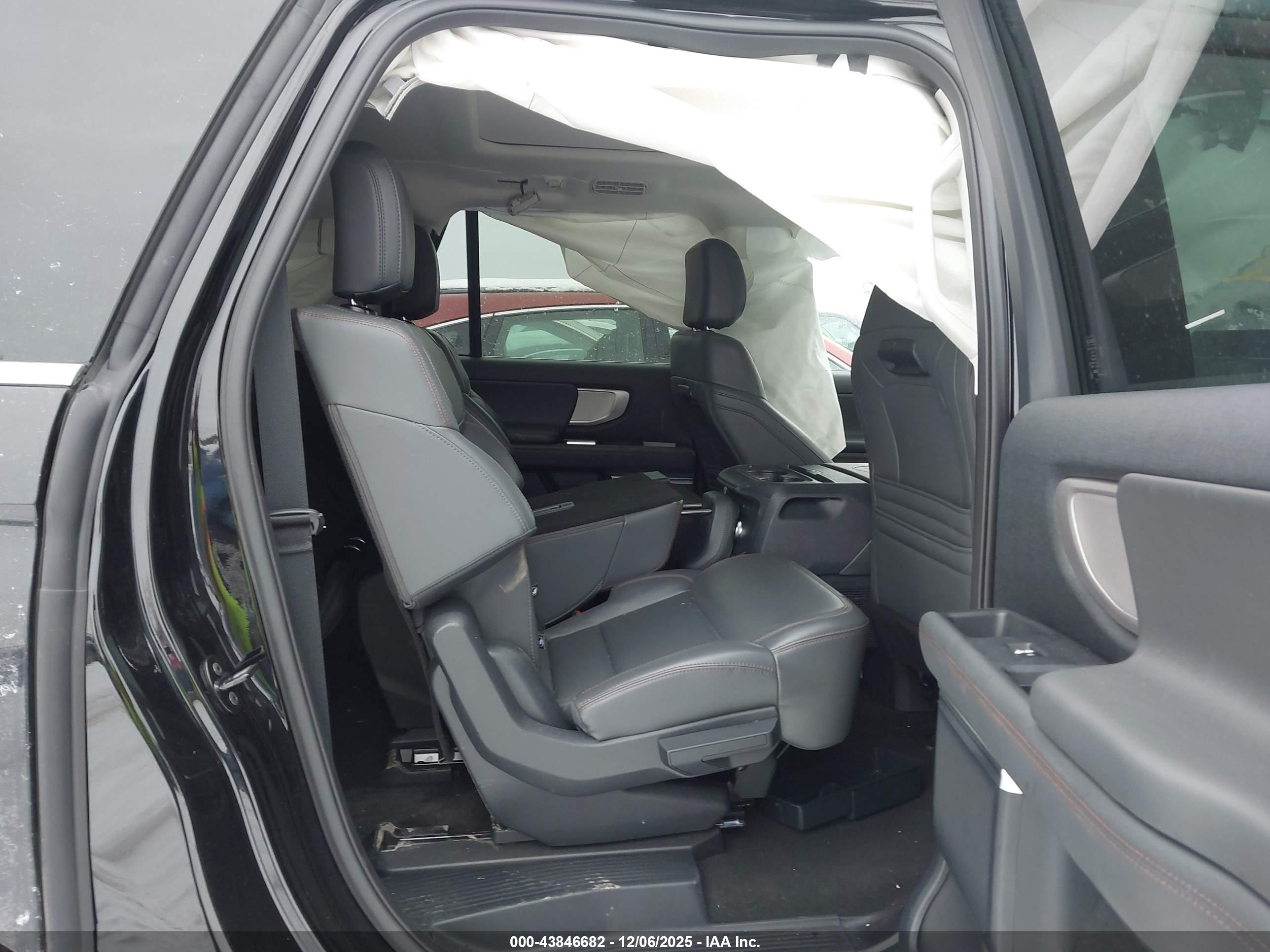 FORD EXPEDITION image 8