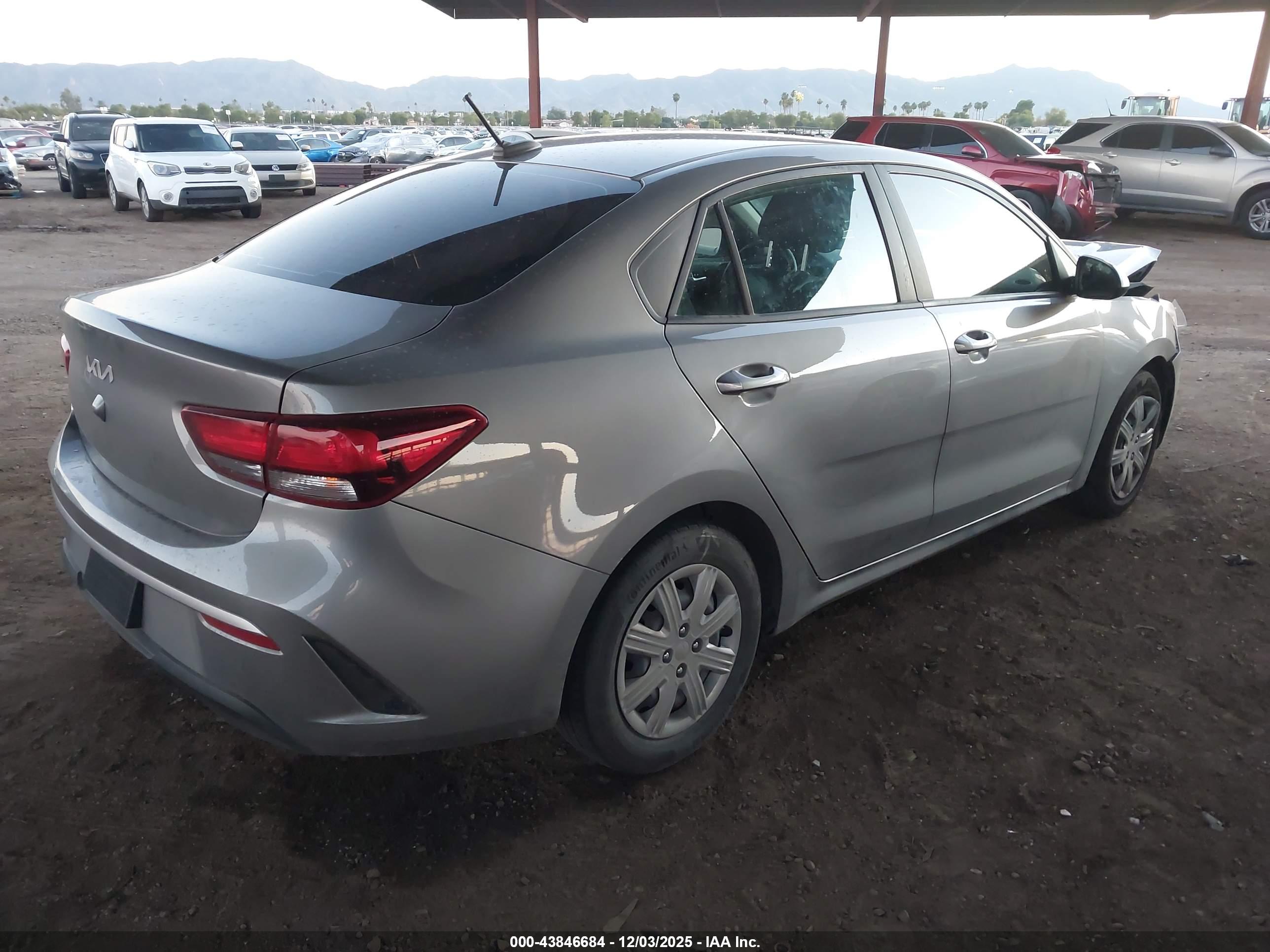 KIA RIO image 4