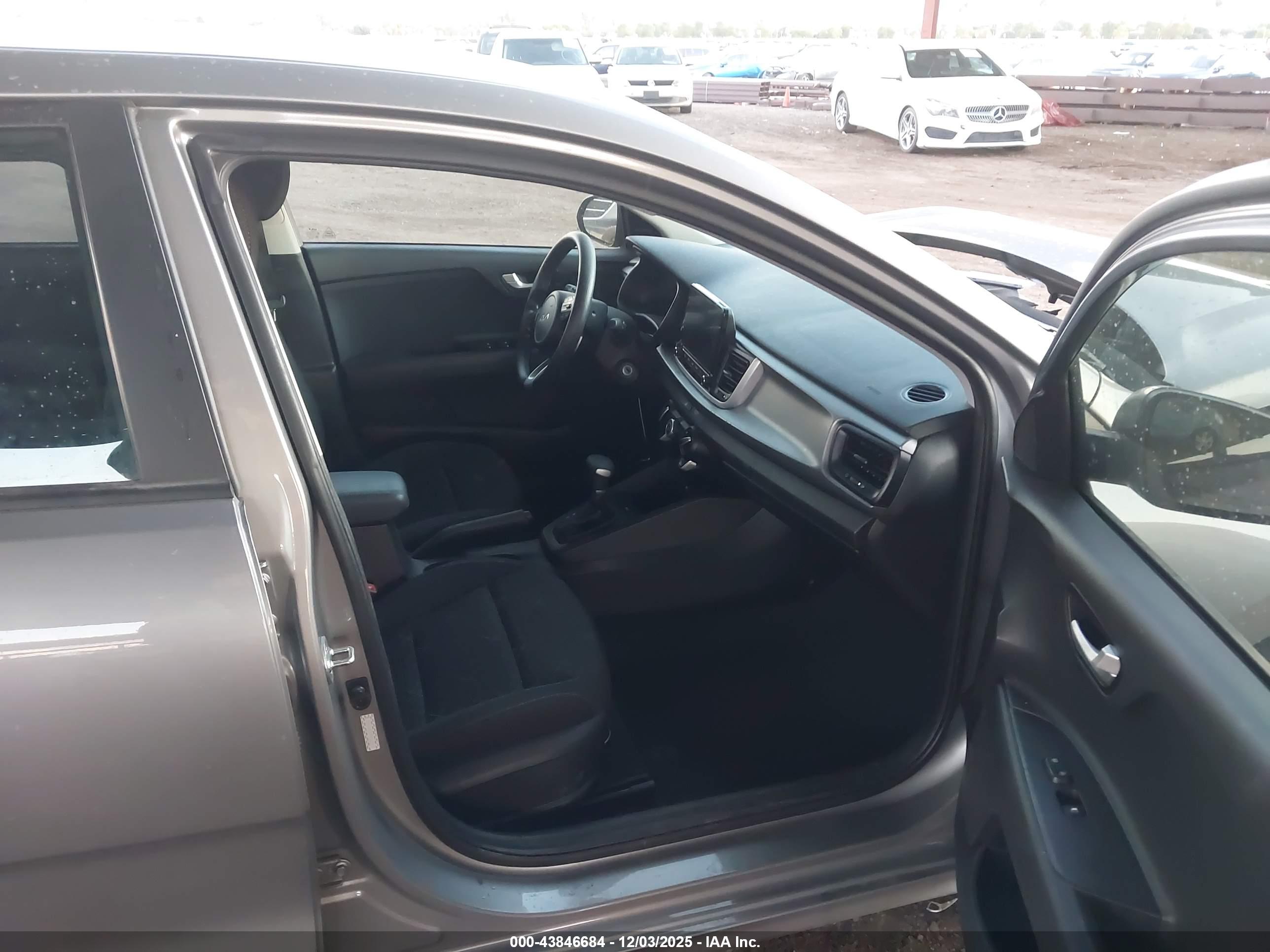 KIA RIO image 5