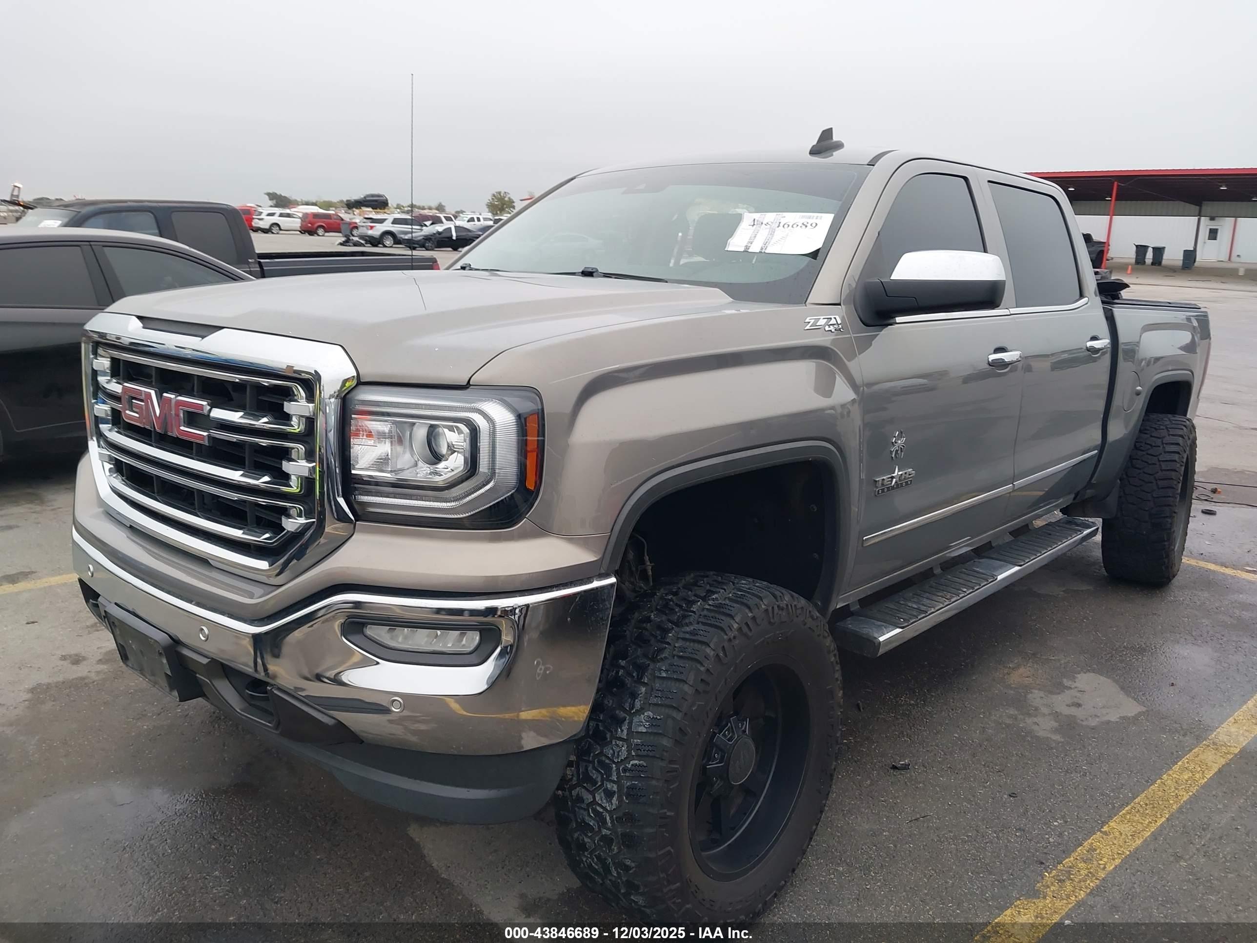 GMC SIERRA image 2