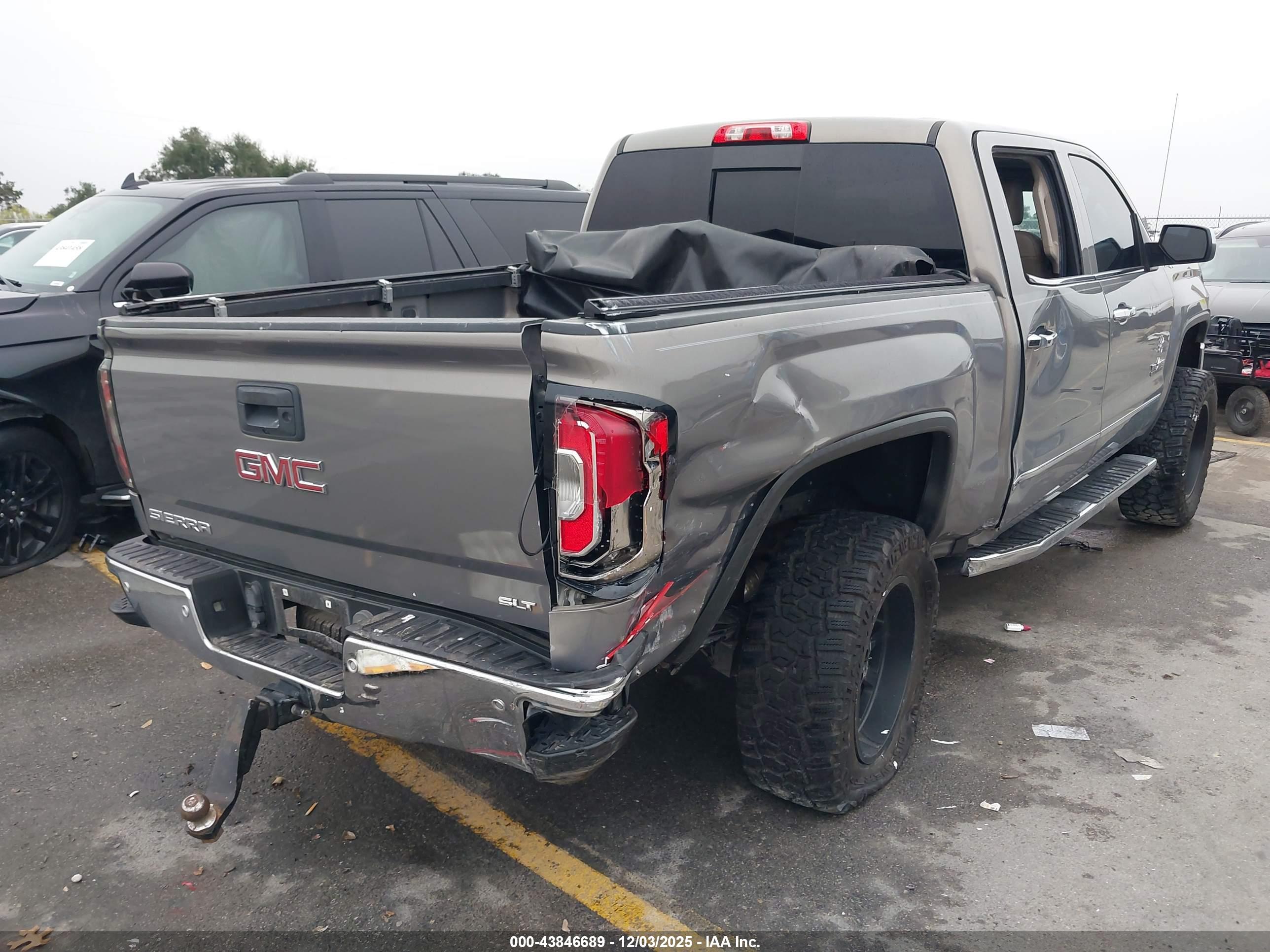 GMC SIERRA image 4