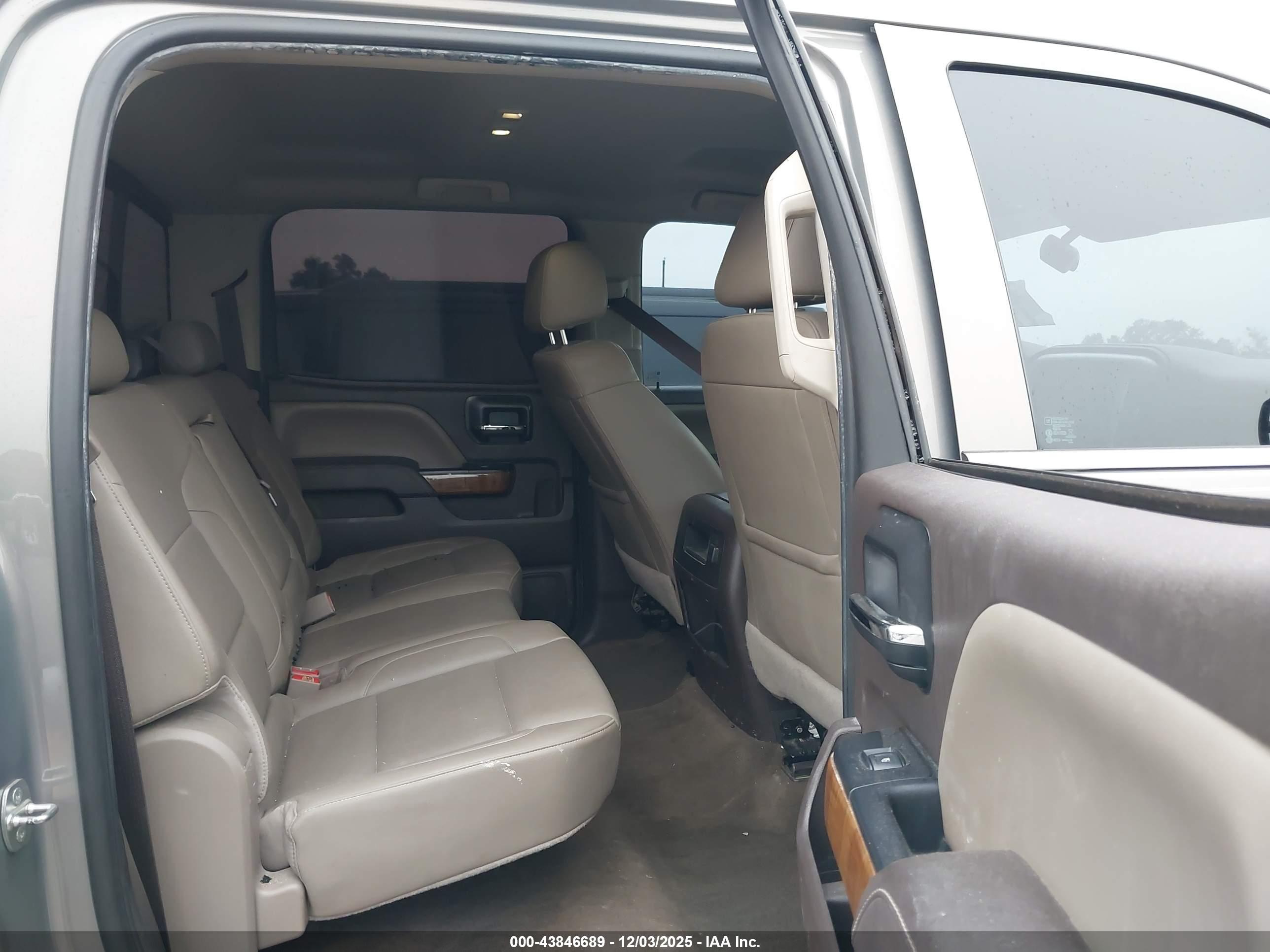 GMC SIERRA image 8