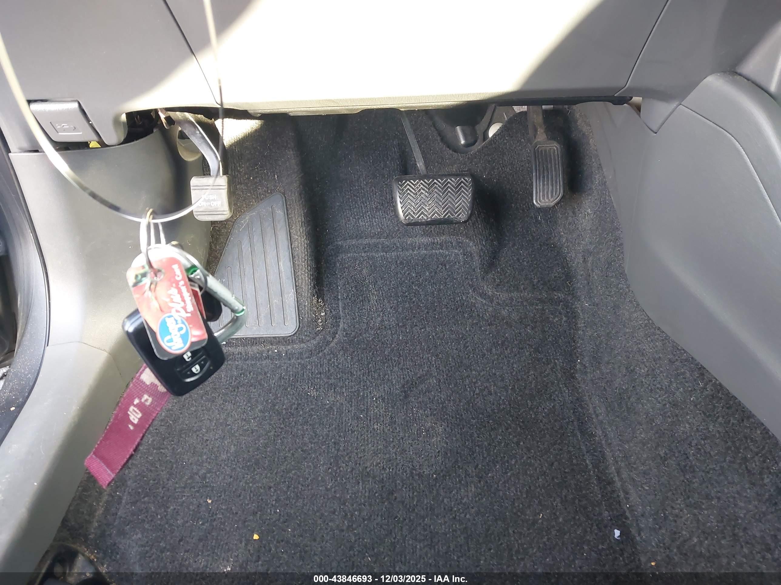 TOYOTA PRIUS image 11