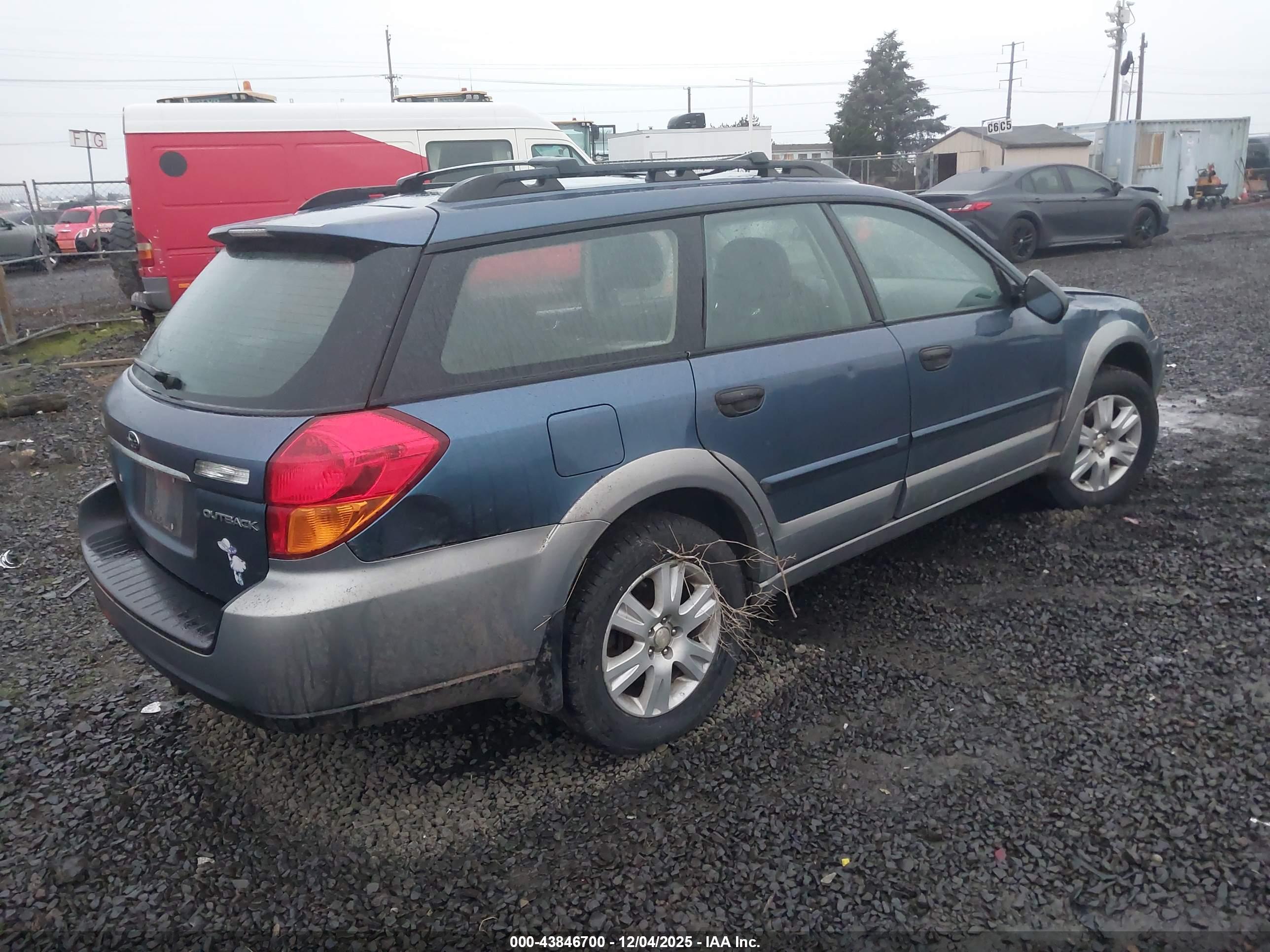SUBARU OUTBACK image 4