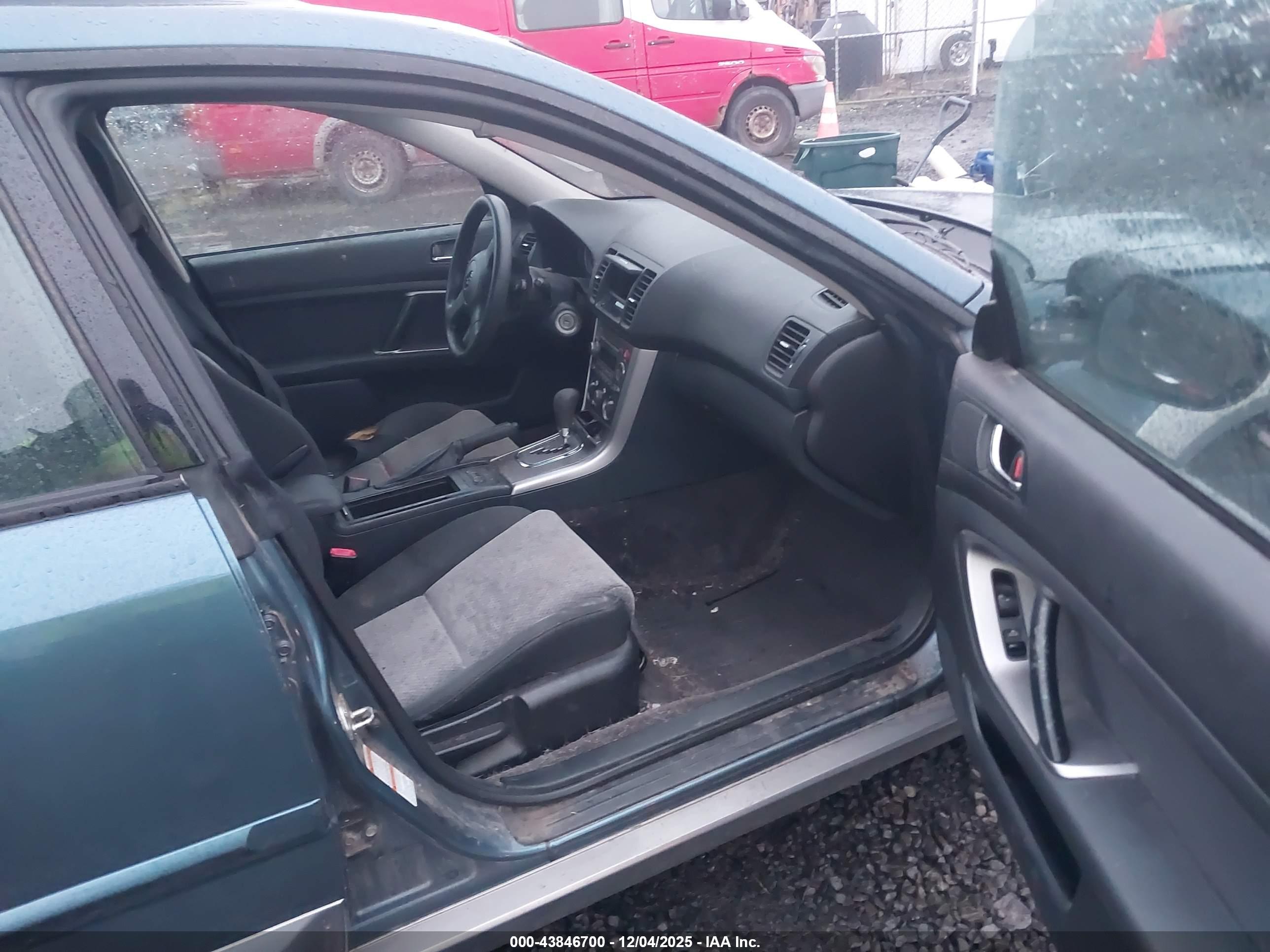 SUBARU OUTBACK image 5