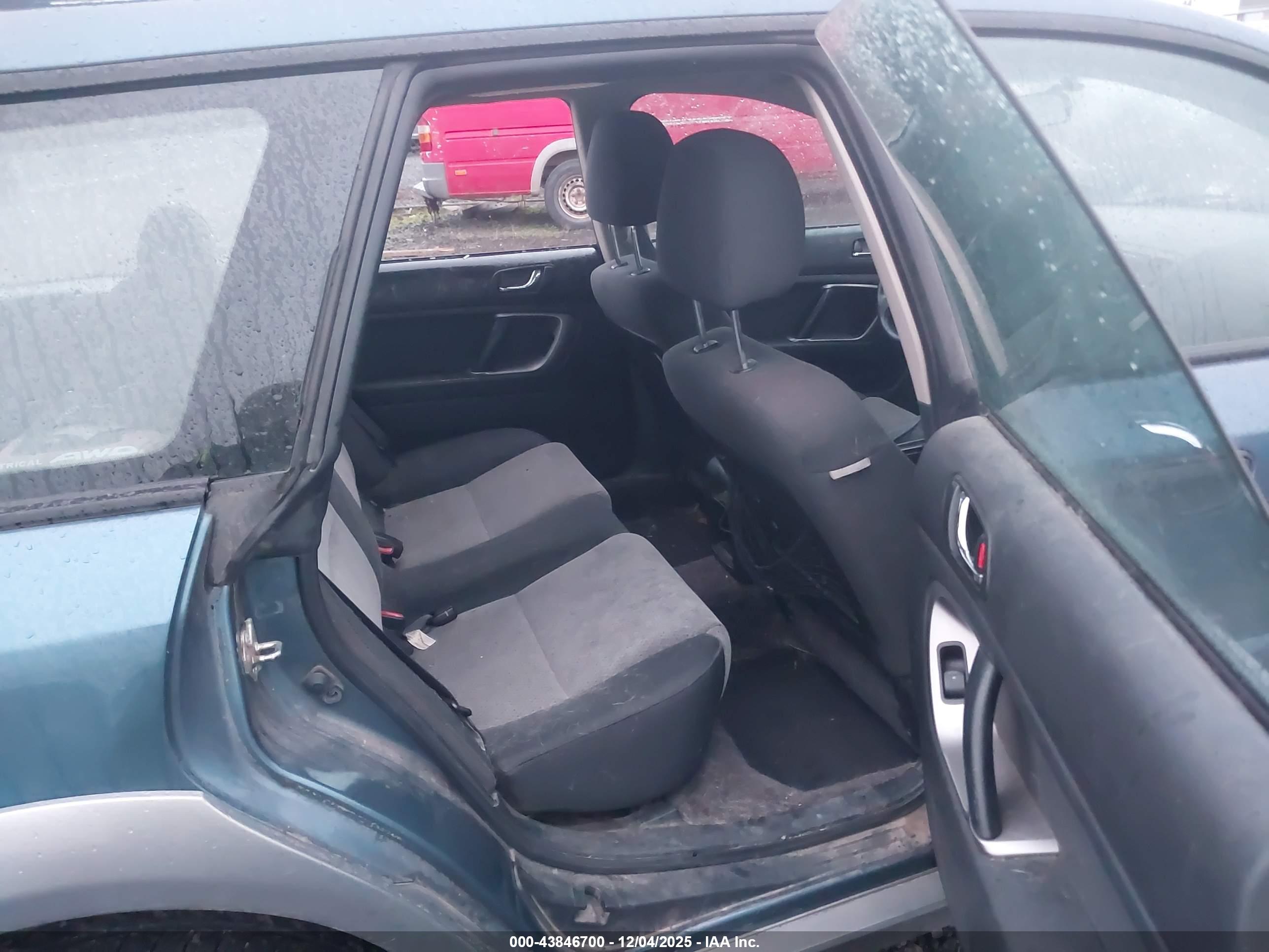 SUBARU OUTBACK image 8