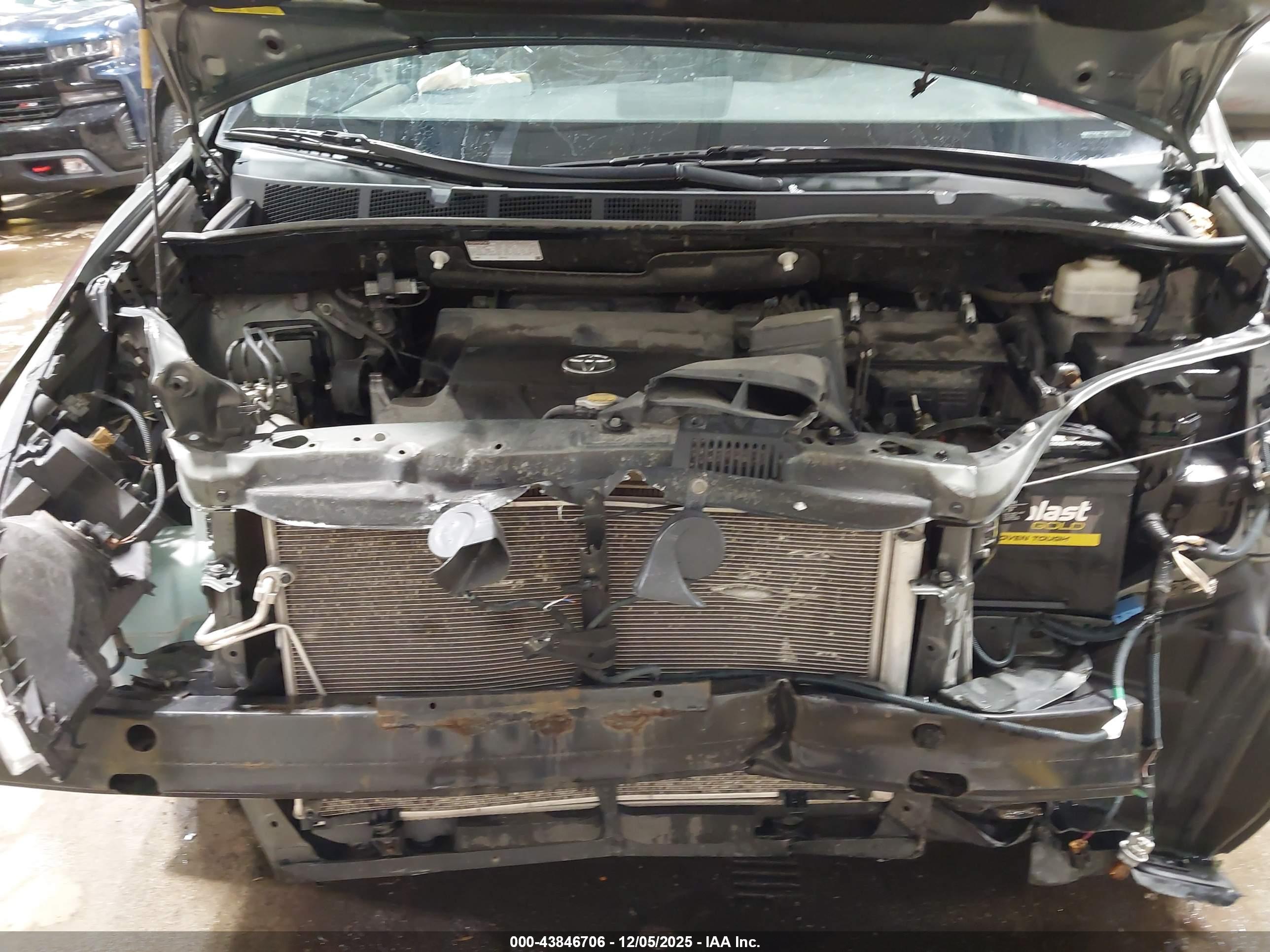 TOYOTA SIENNA image 10