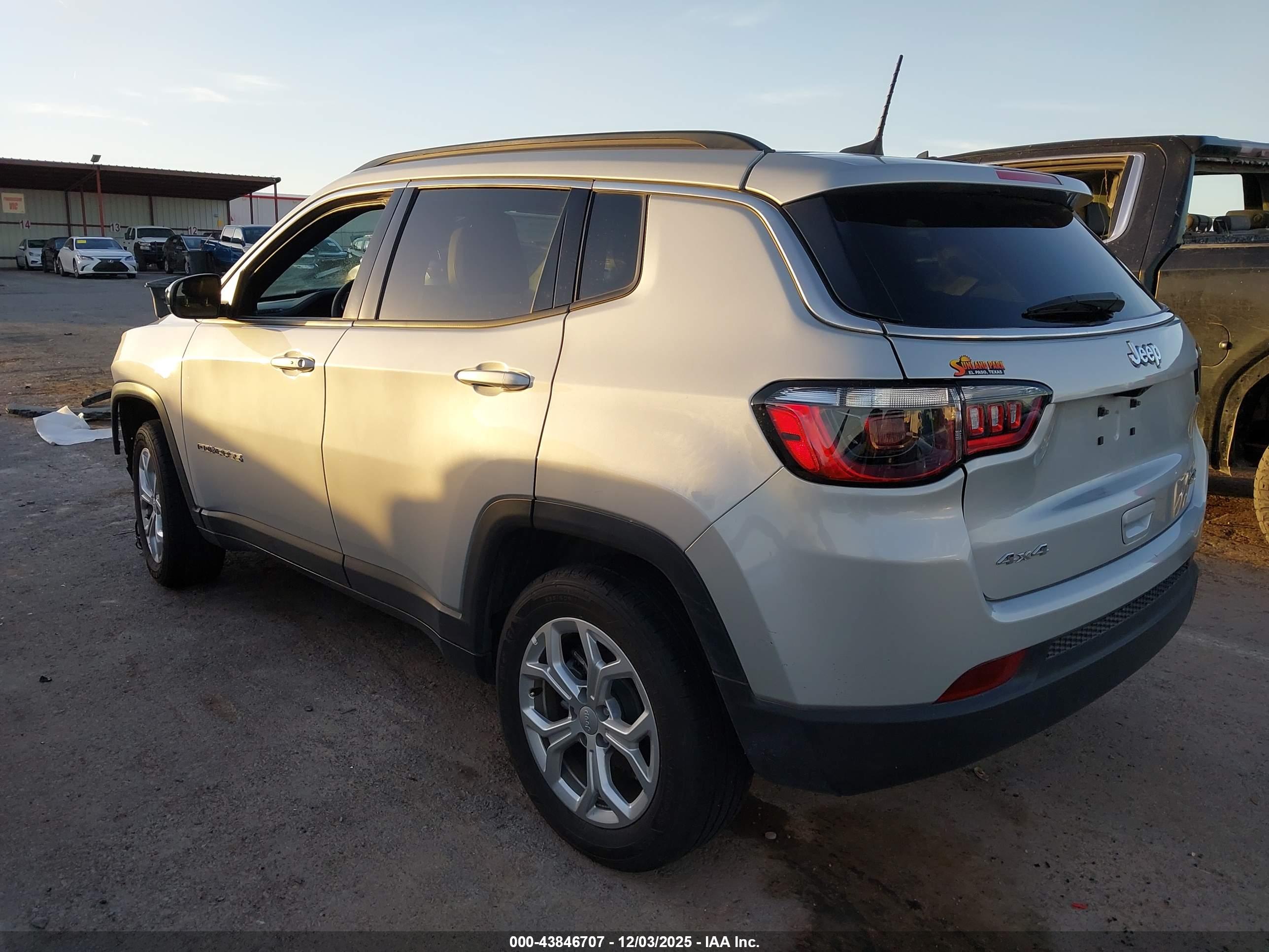 JEEP COMPASS image 3