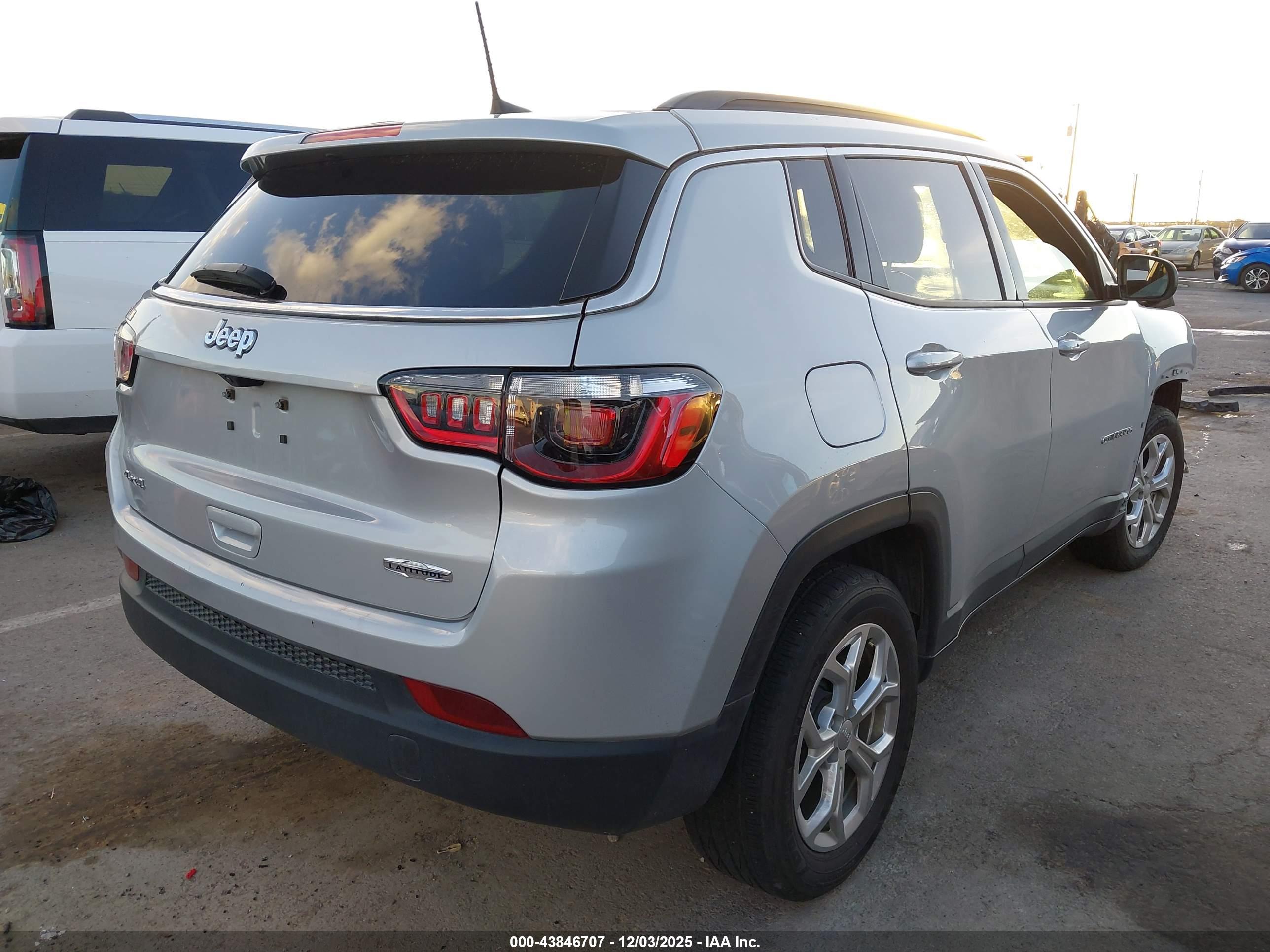 JEEP COMPASS image 4