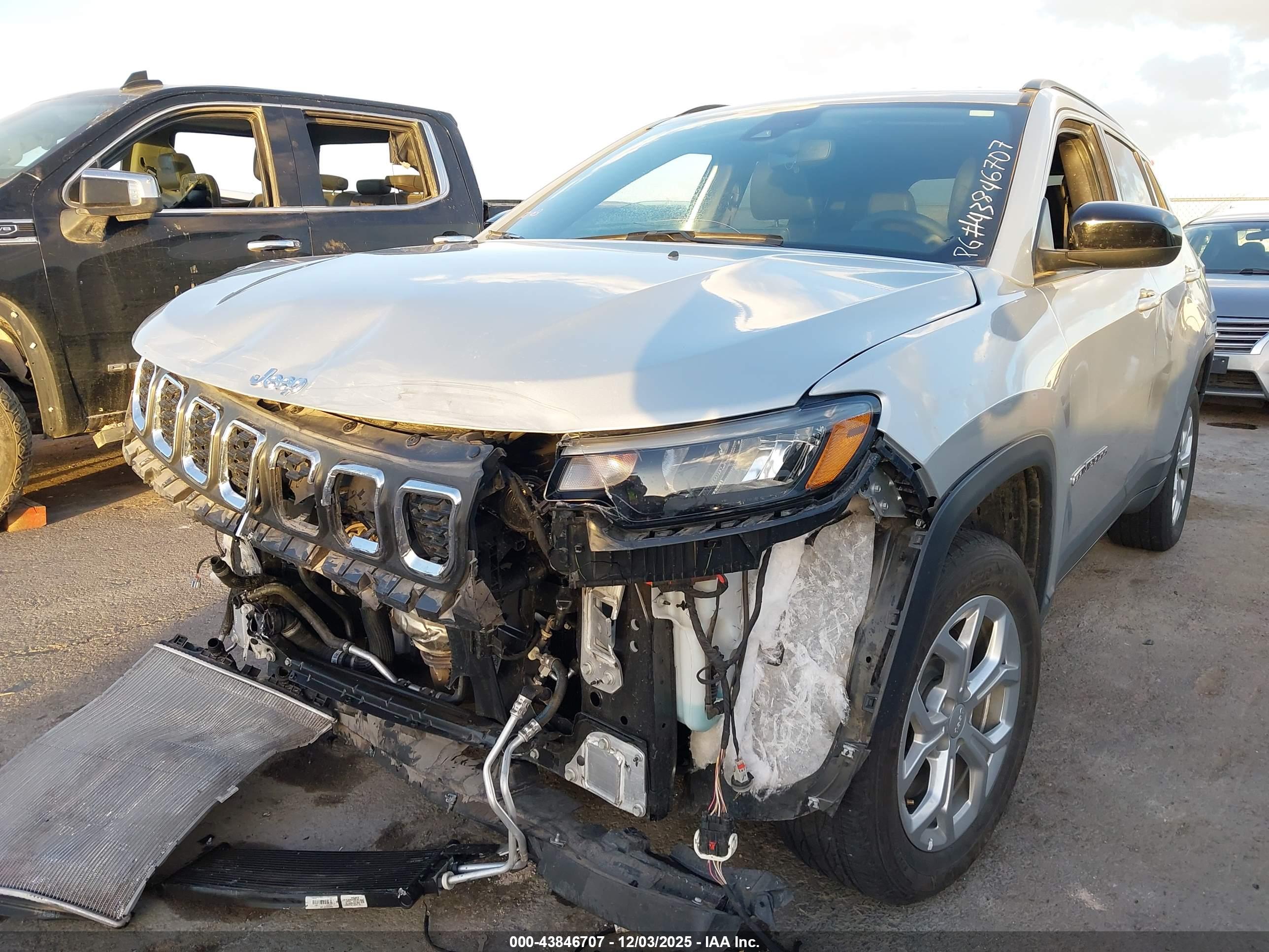 JEEP COMPASS image 6