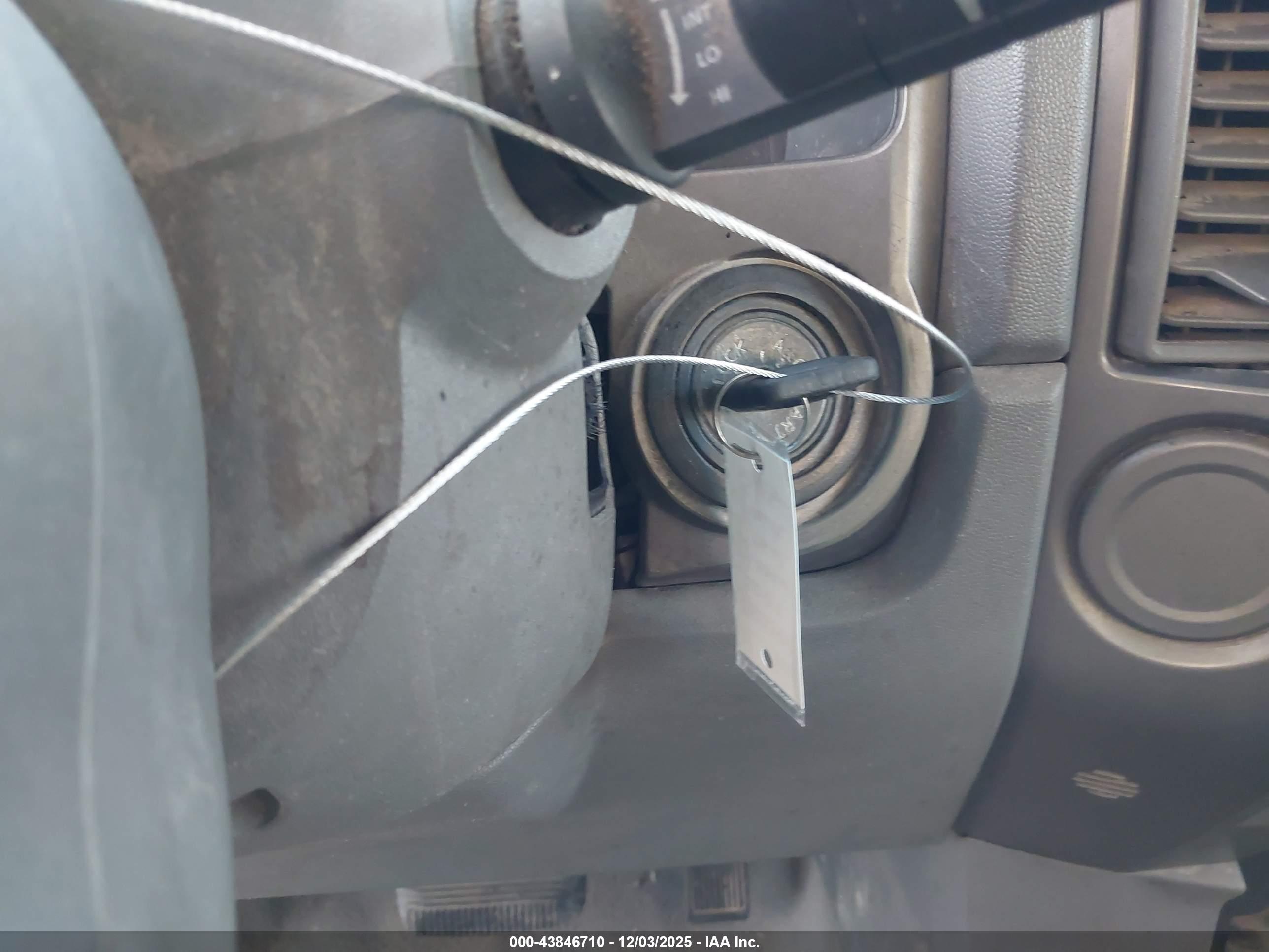 NISSAN TITAN image 11
