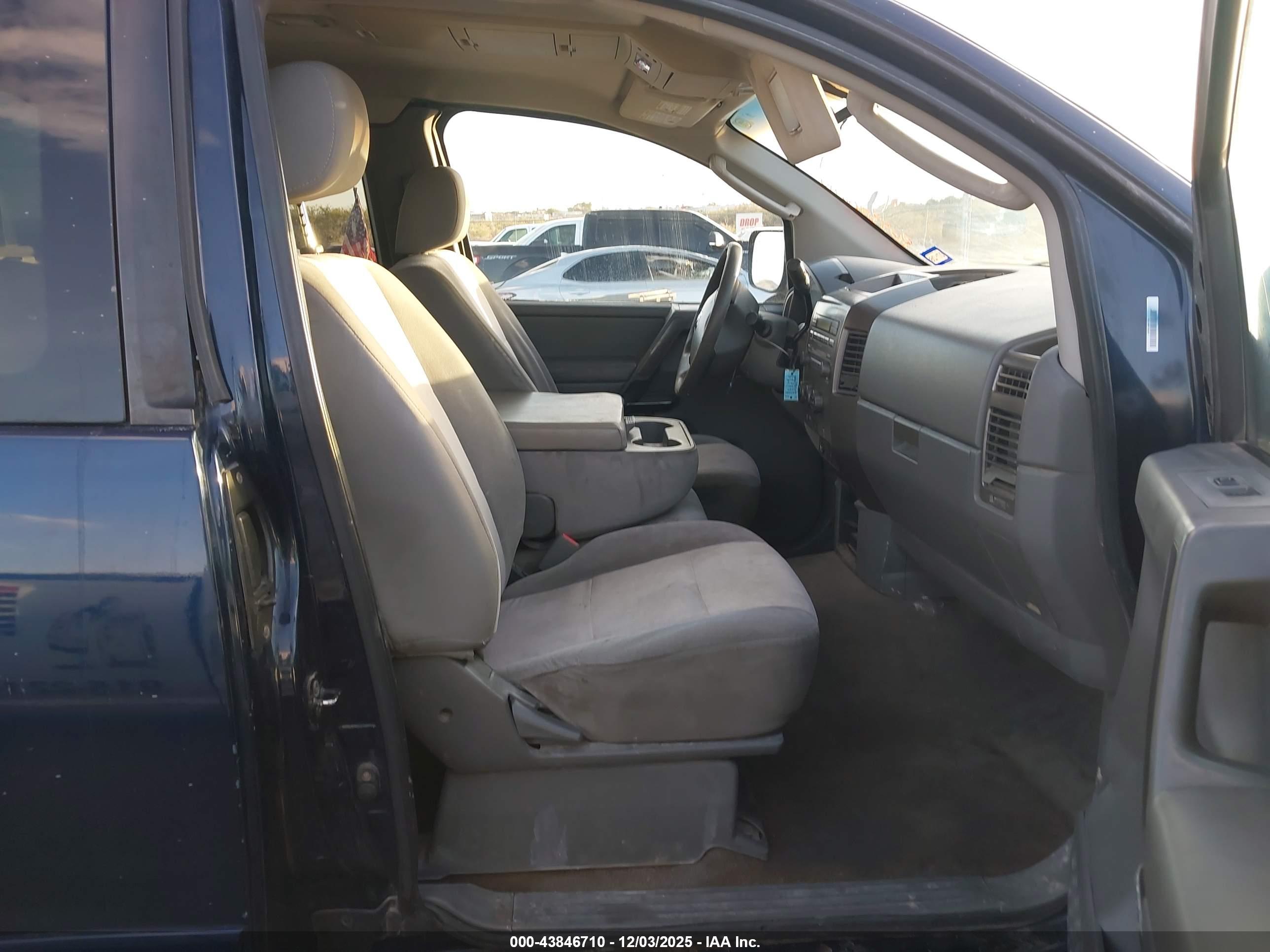 NISSAN TITAN image 5
