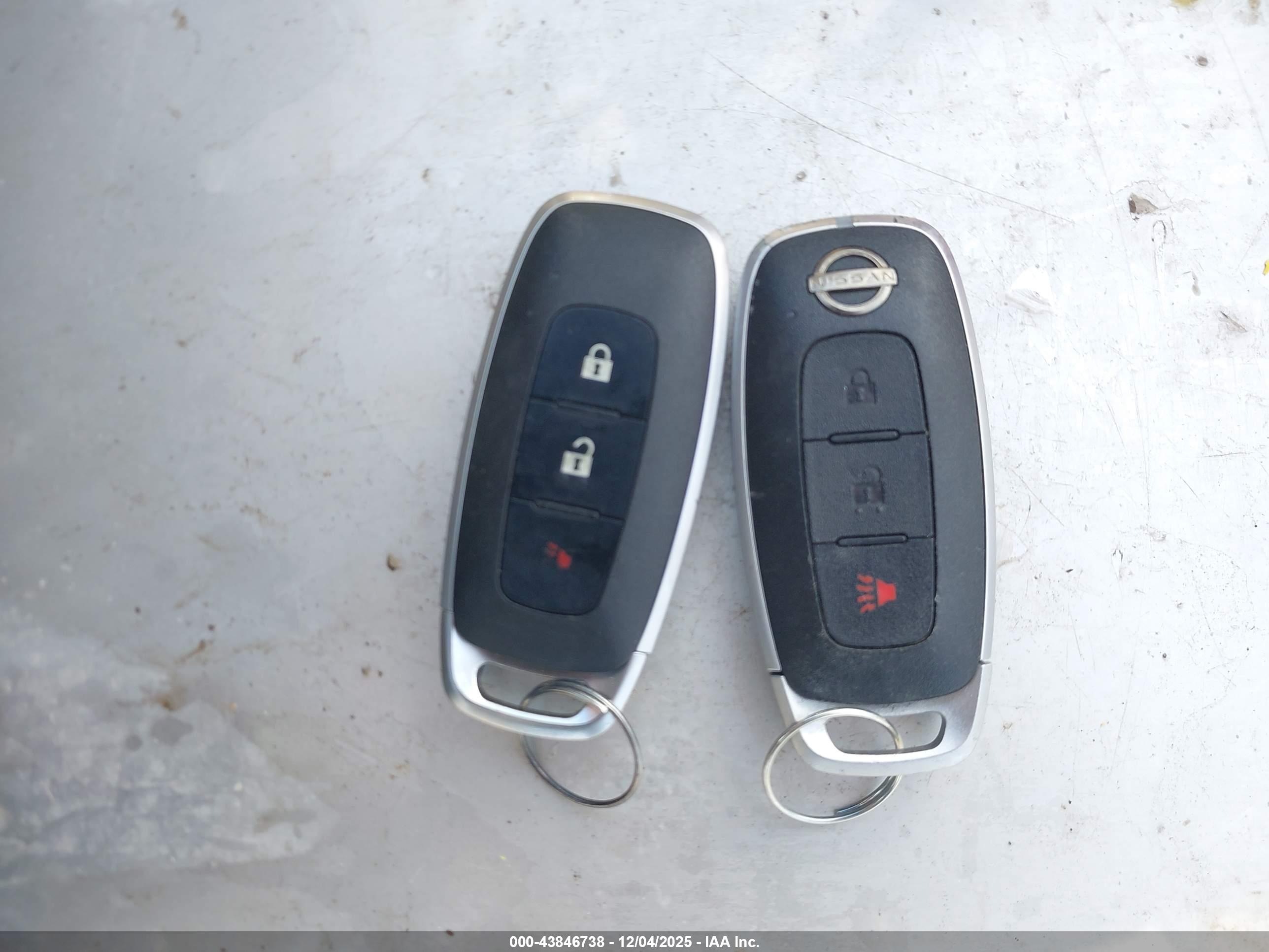 NISSAN ROGUE image 11