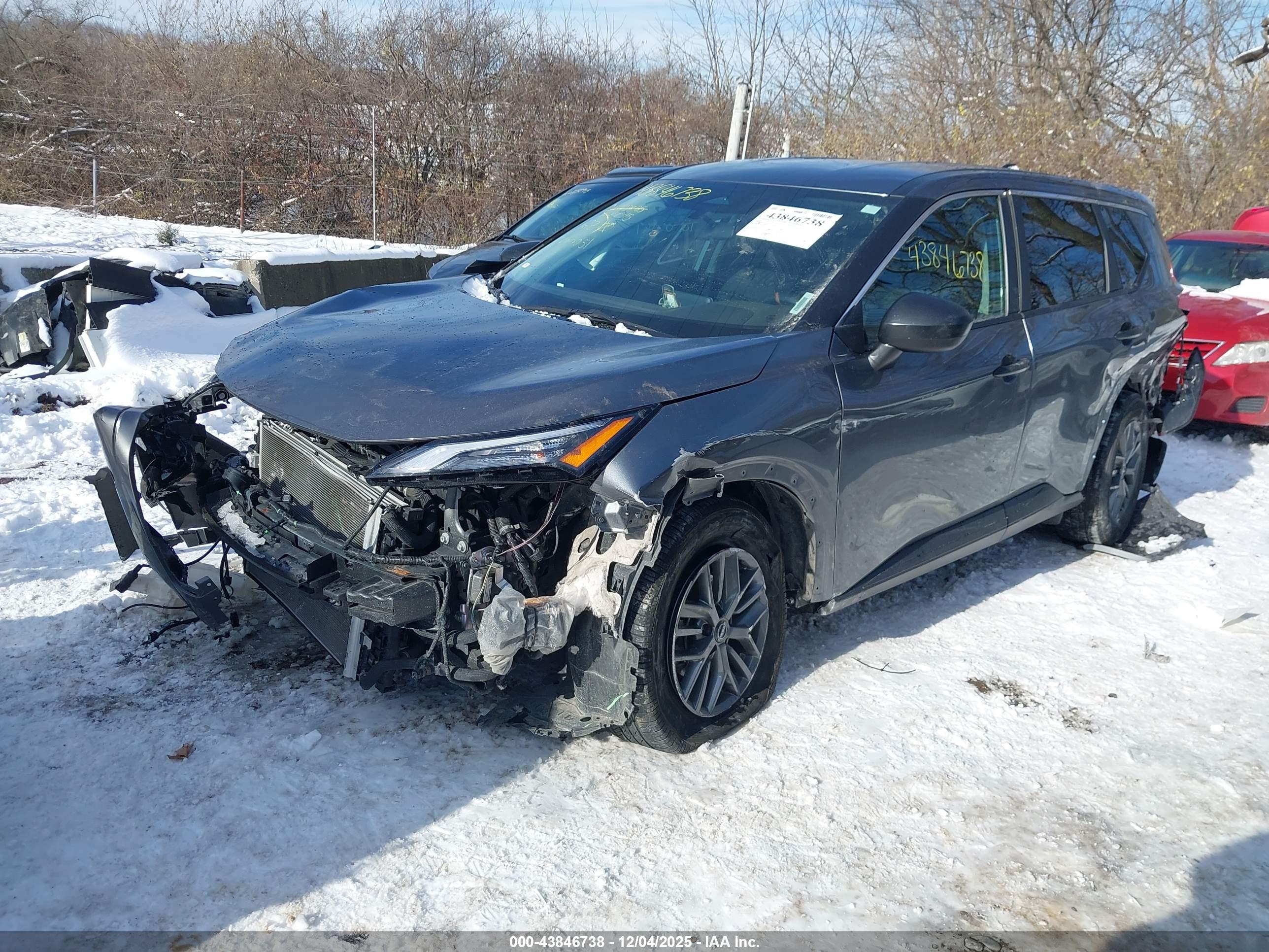 NISSAN ROGUE image 2