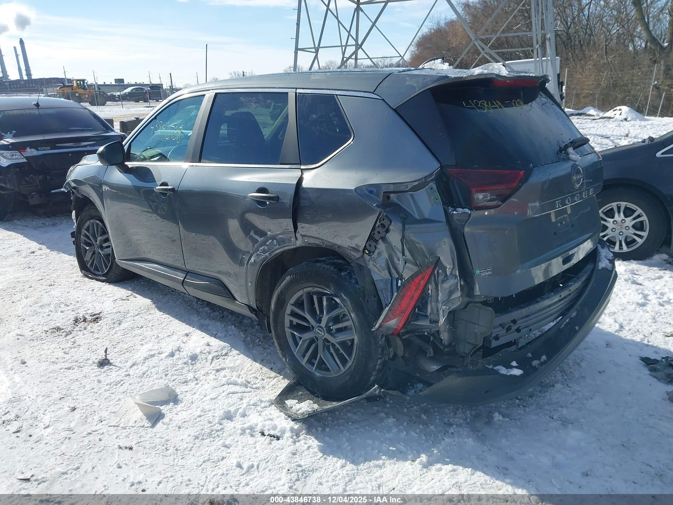 NISSAN ROGUE image 3