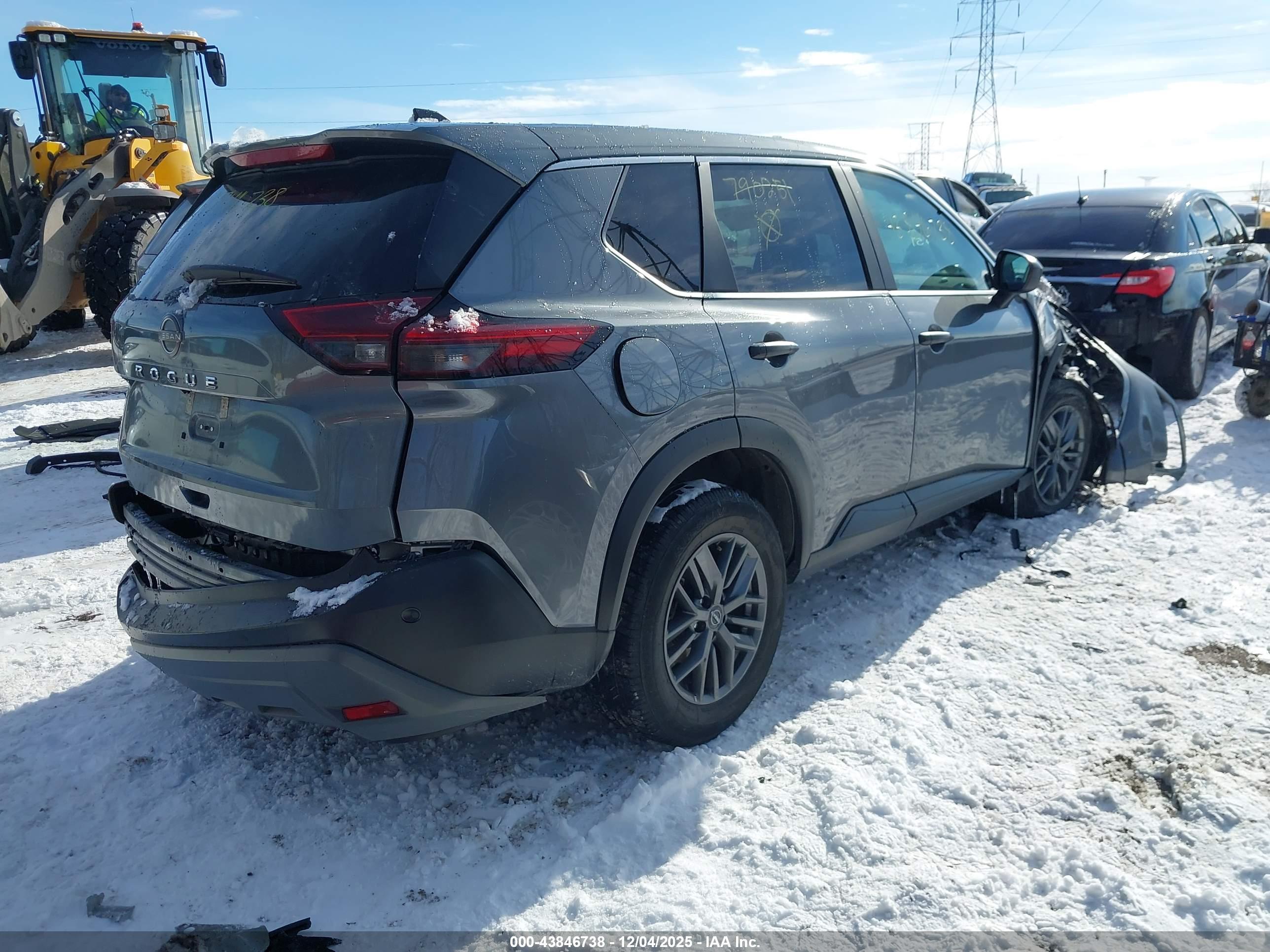 NISSAN ROGUE image 4