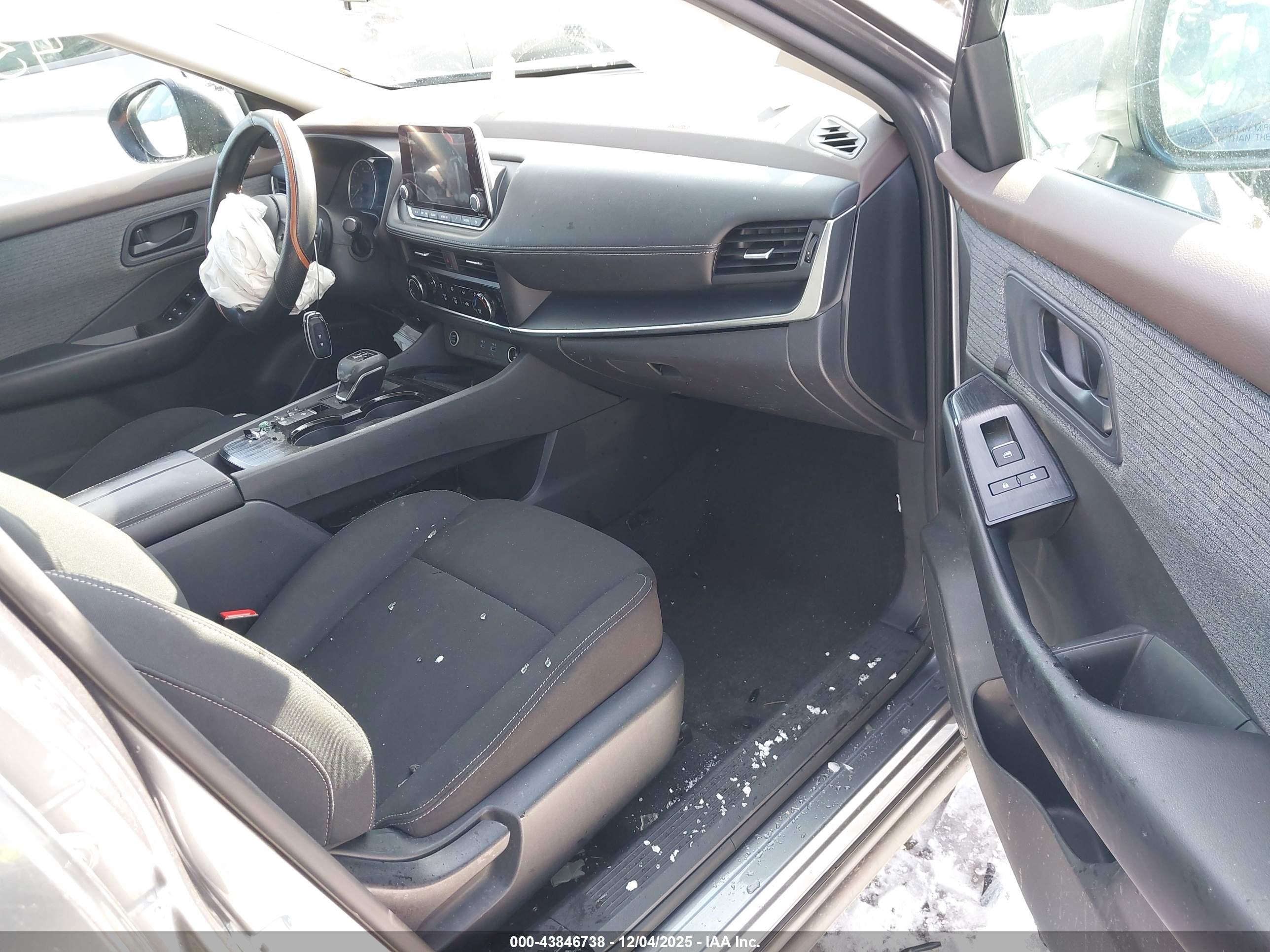 NISSAN ROGUE image 5