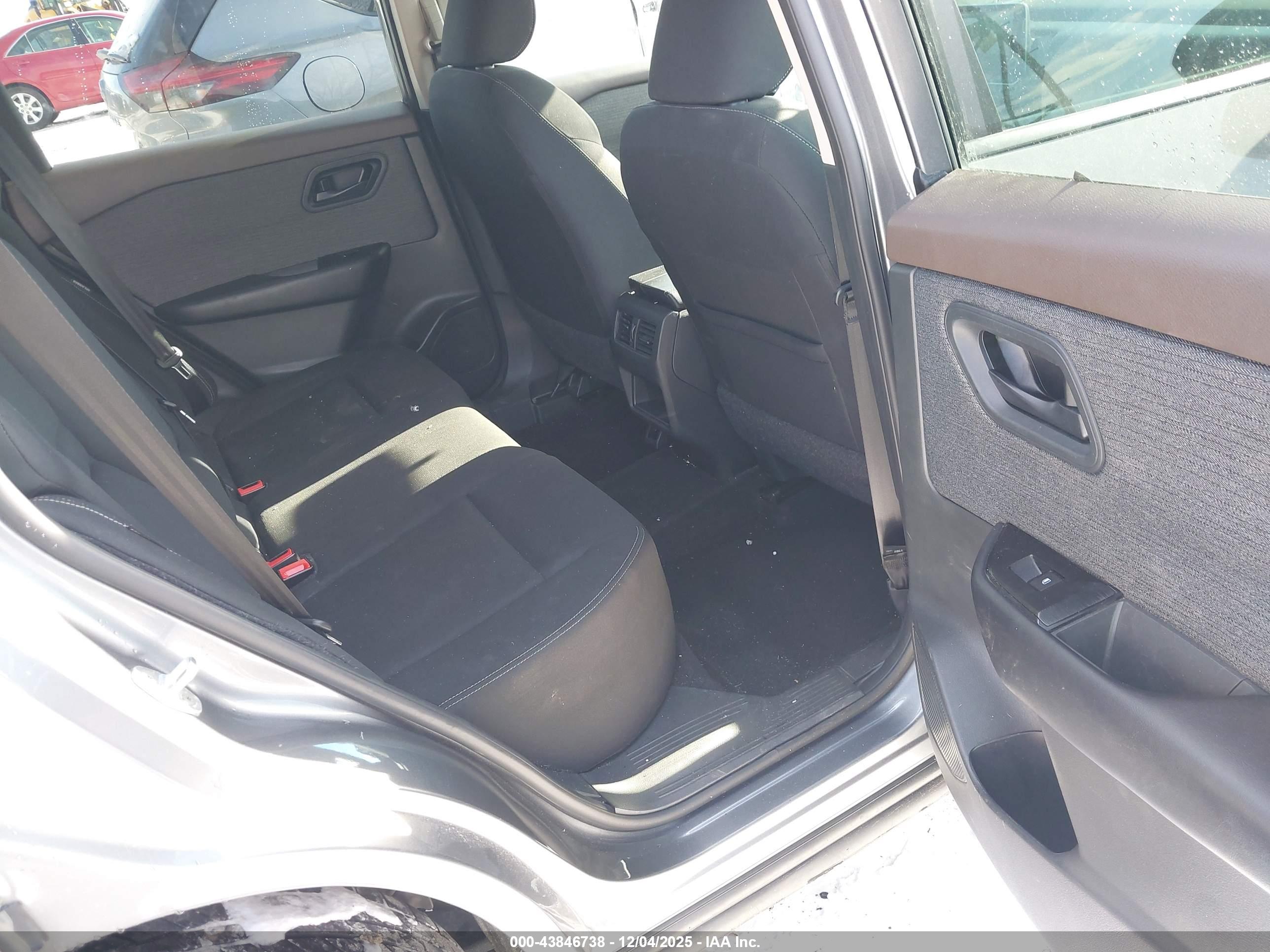 NISSAN ROGUE image 8